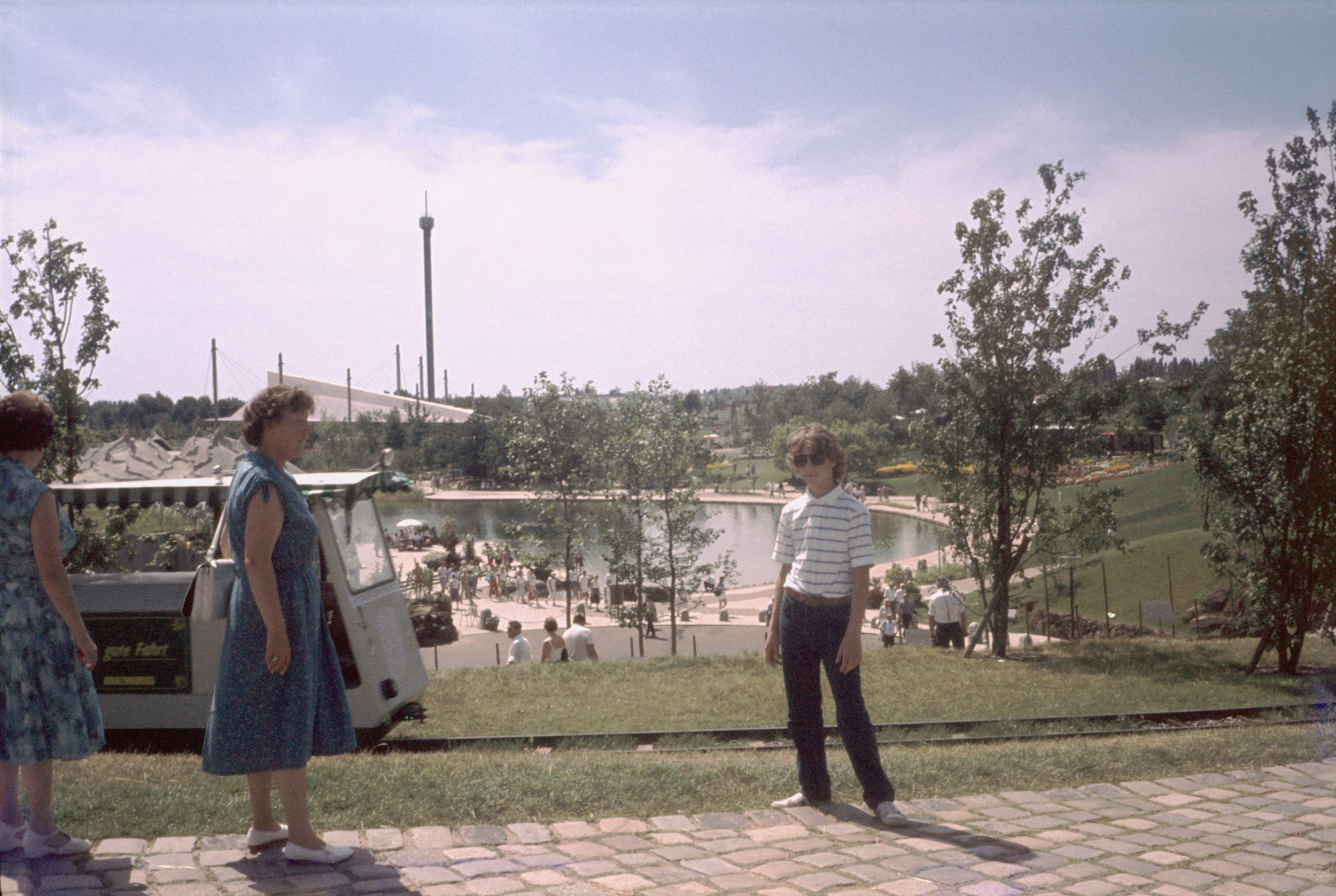 Bundesgartenschau-1985, Blick zum Caf? am See, Restaurantplatz