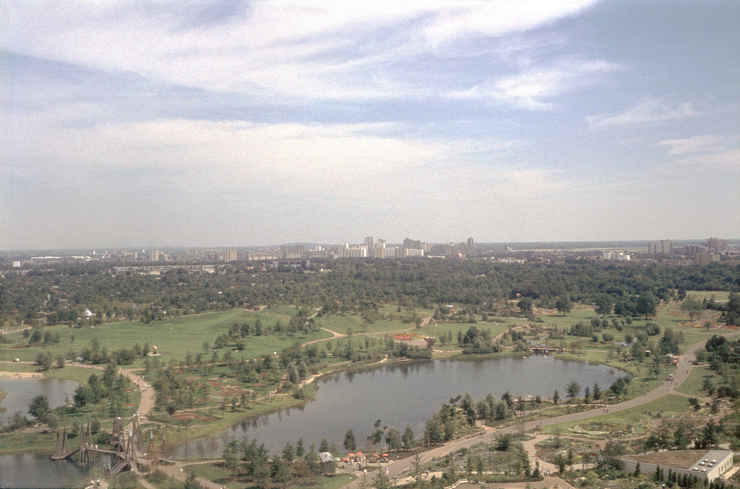 Bundesgartenschau-1985, Blick vom Aussichtsturm Richtung Gropiusstadt, Berliner Mauer