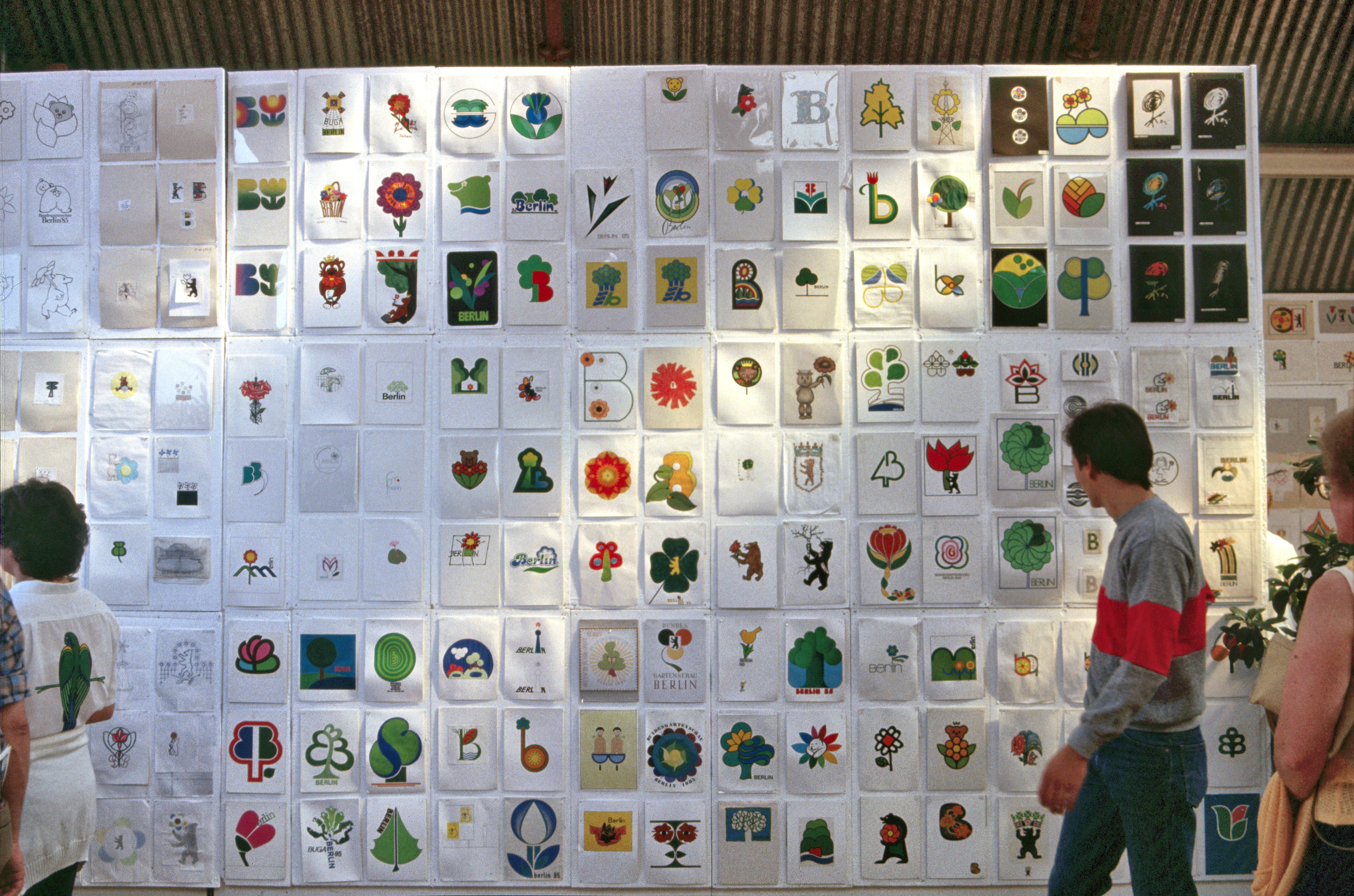 Ausstellung der Logo-Entwuerfe - A