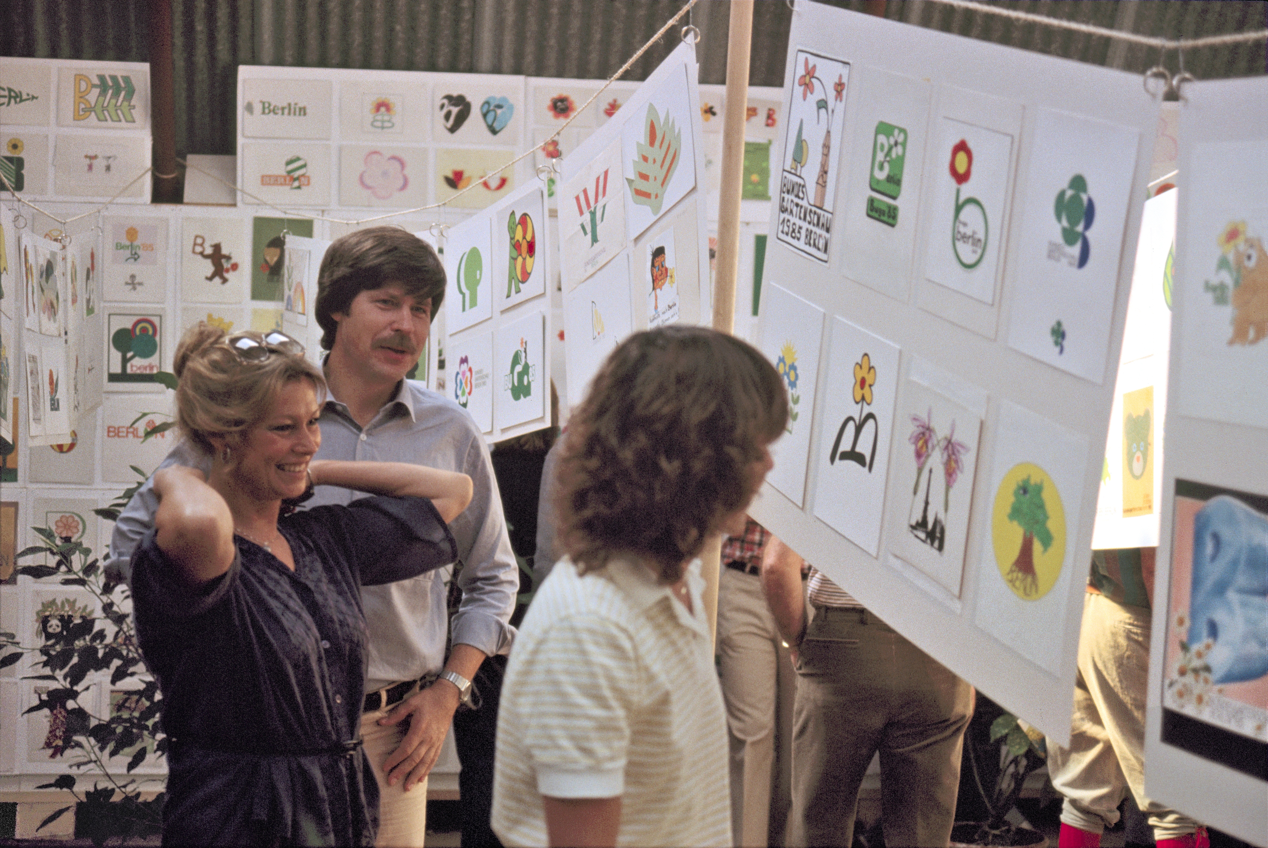 Ausstellung der Logo-Entwuerfe - C