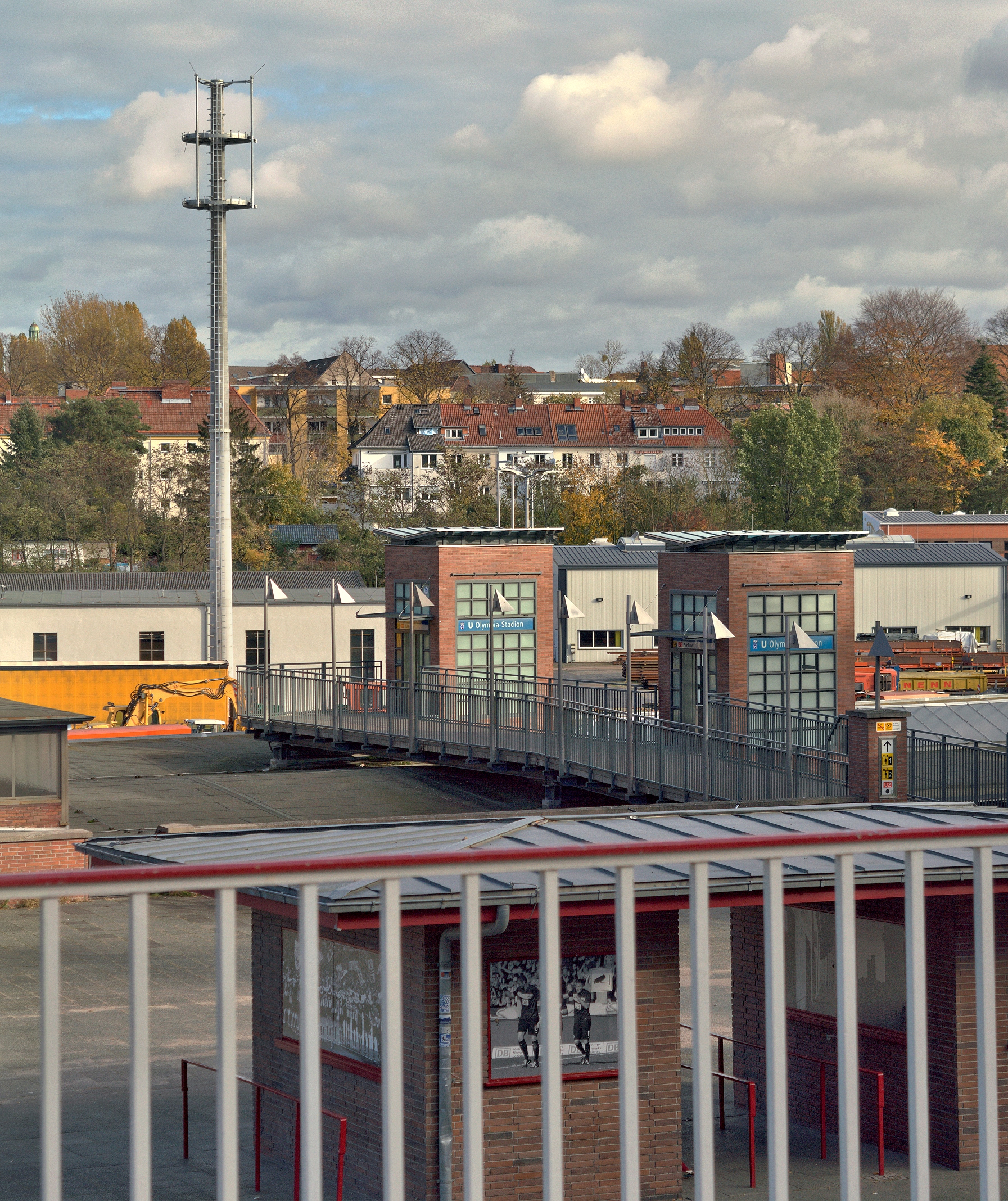 Westend, Blick ueber U-Bahnhof Olympiastadion