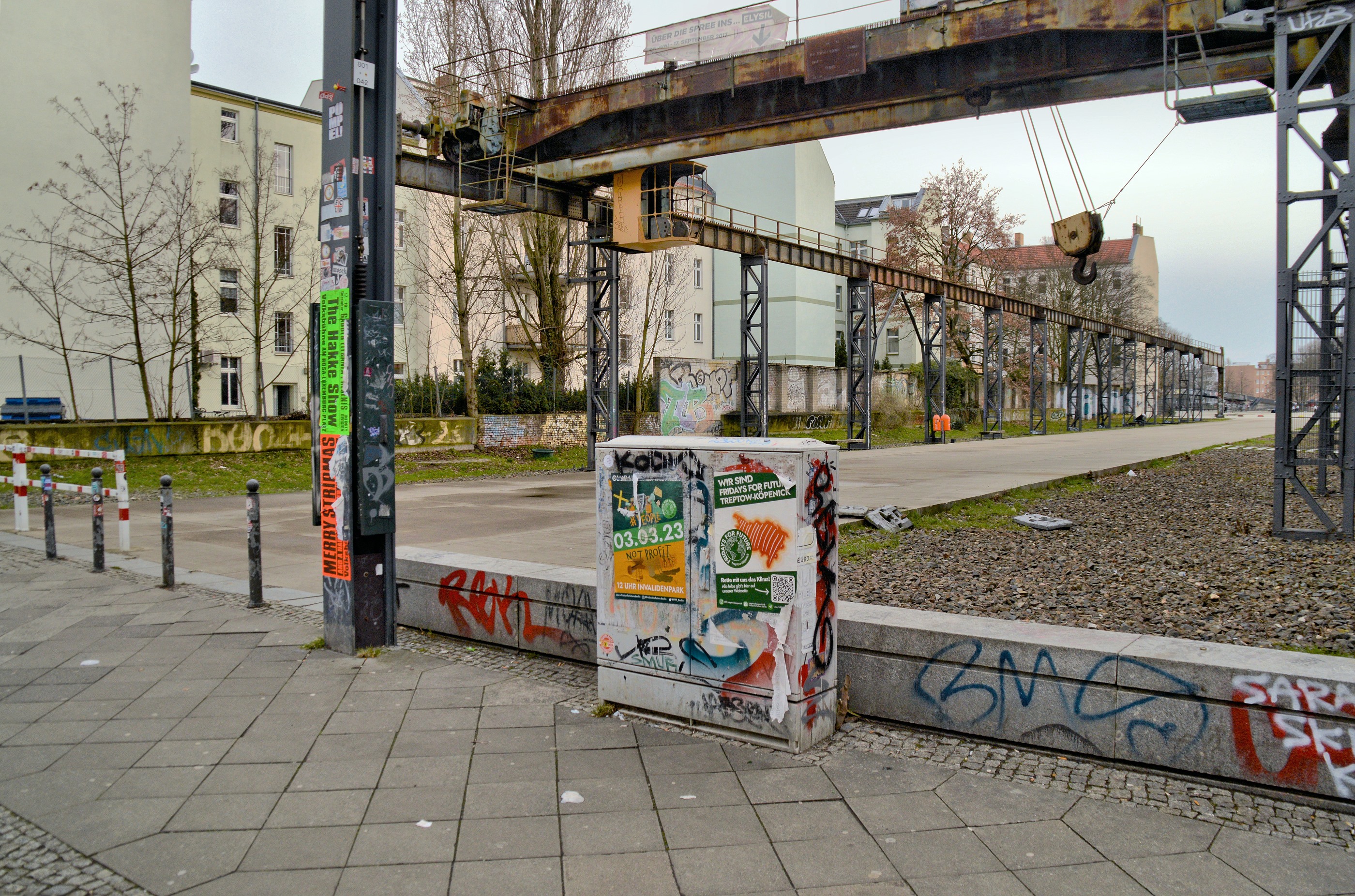 Oberschoeneweide, Eingang Spreepolis, Krananlage
