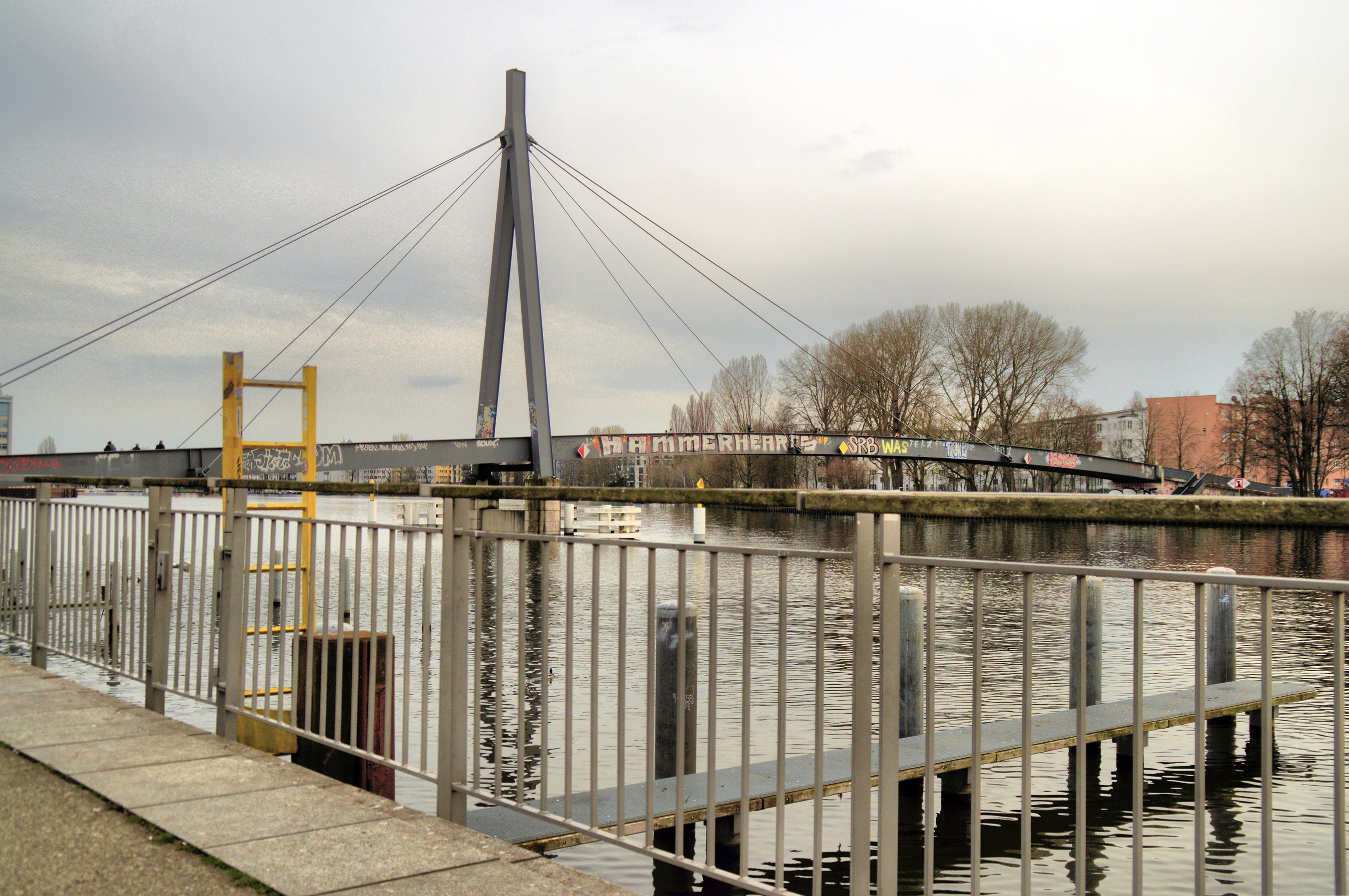 Oberschoeneweide, Spreepromenade, Platz am Kaisersteg, Bruecke Kaisersteg