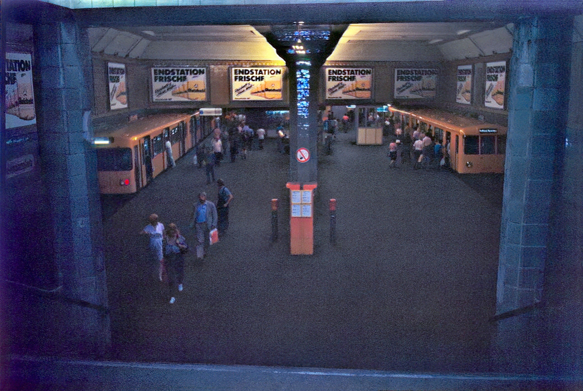 Blick zur U7 im U-Bhf Hermannplatz