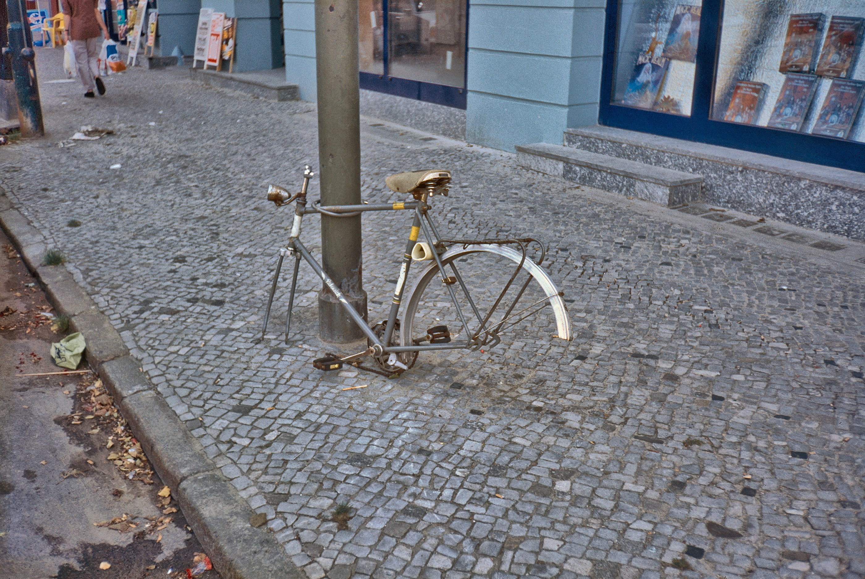 Reuterstrasse, Fahrradrest vor Hausnummer 78