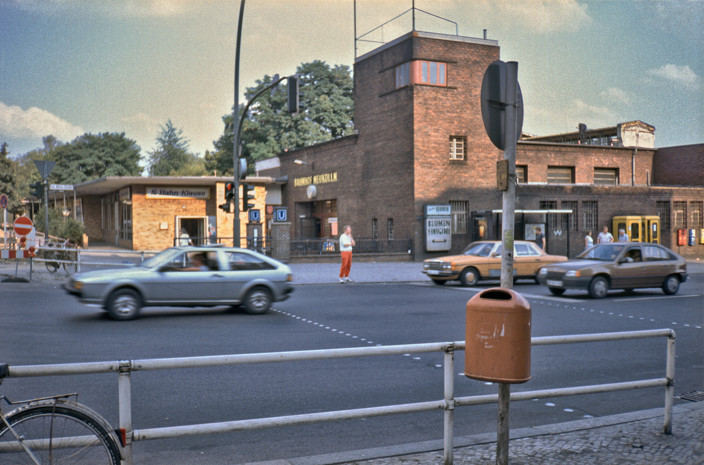 Berlin 1989, Karl-Marx-Strasse, Bahnhof Neukoelln