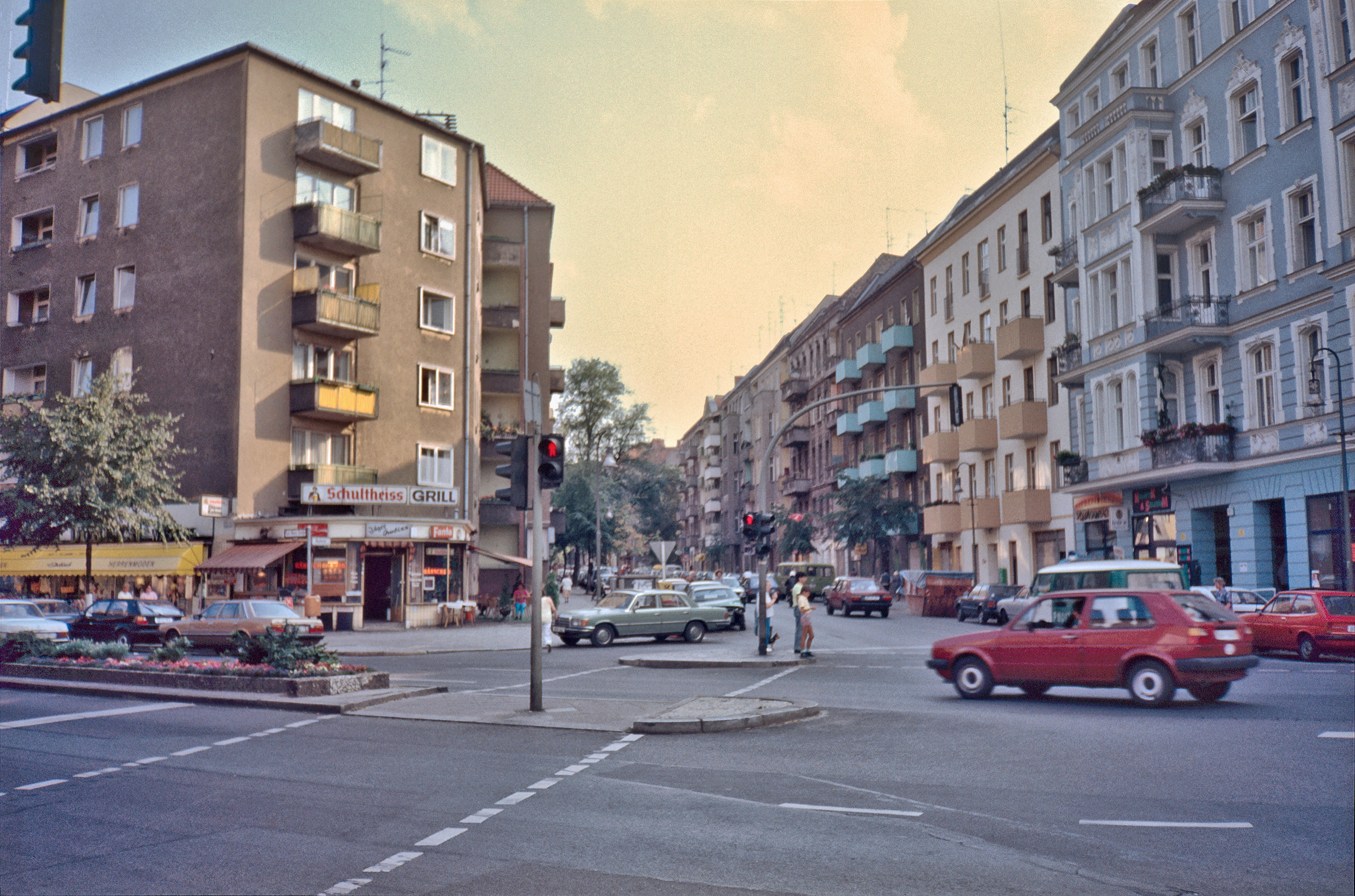 Karl-Marx-Strasse, Ecke Reuterstrasse, Jagerimbiss, Schultheiss, Grill