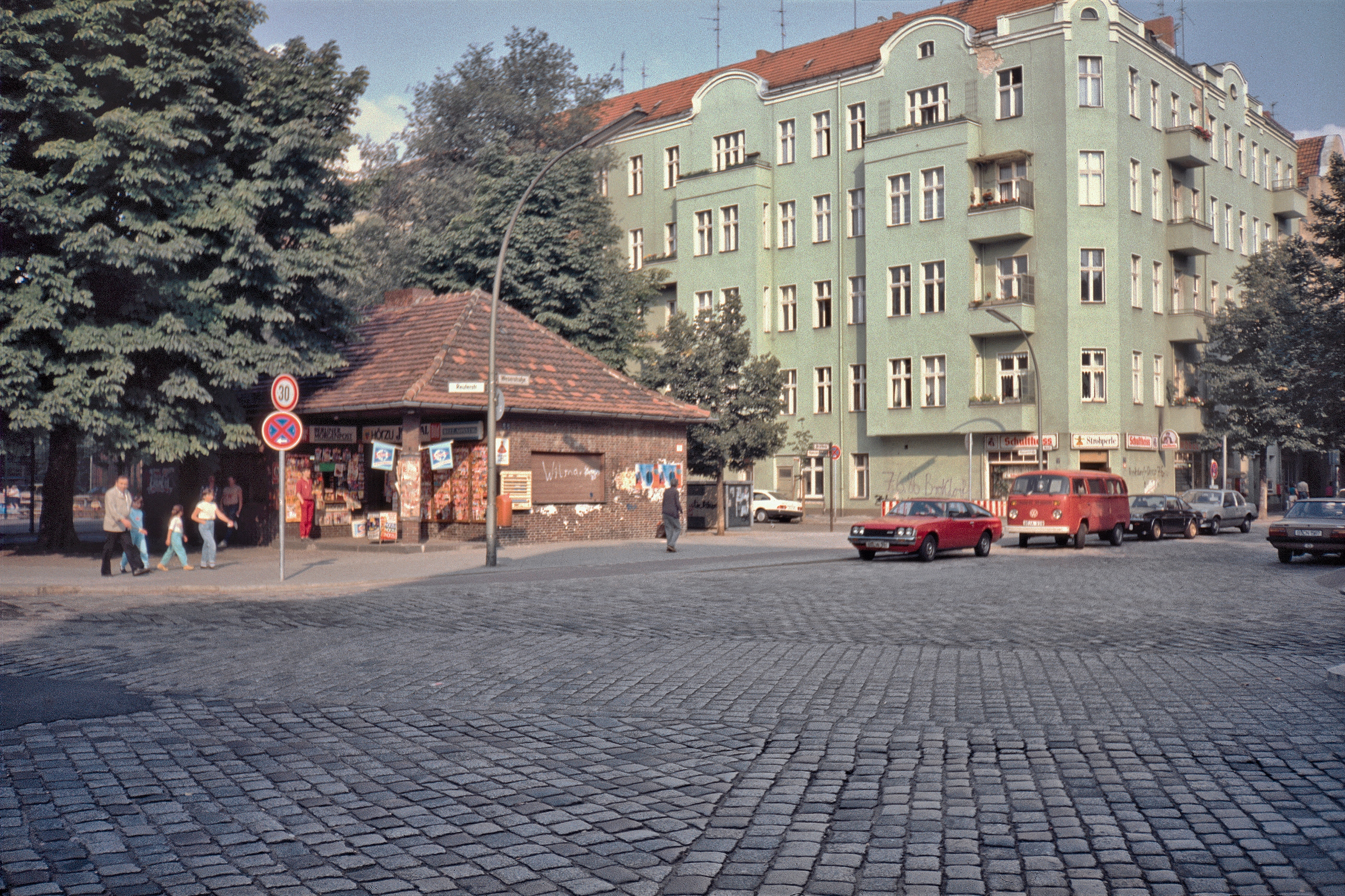 Kiosk am Reuterpaltz, Ecke Reuterstrasse zur Weserstrasse
