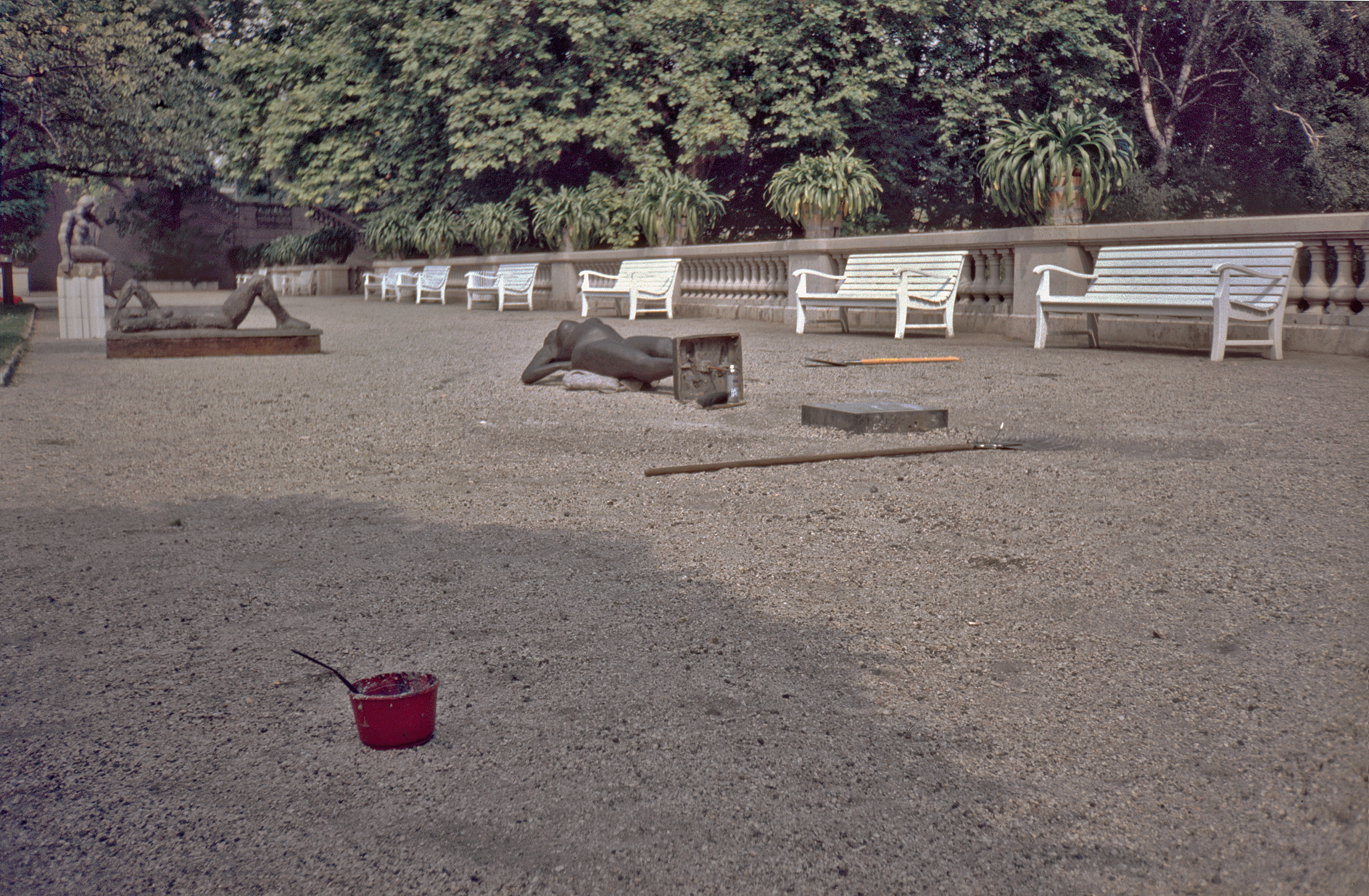 Koernerpark, liegende Statue, Skulpturen