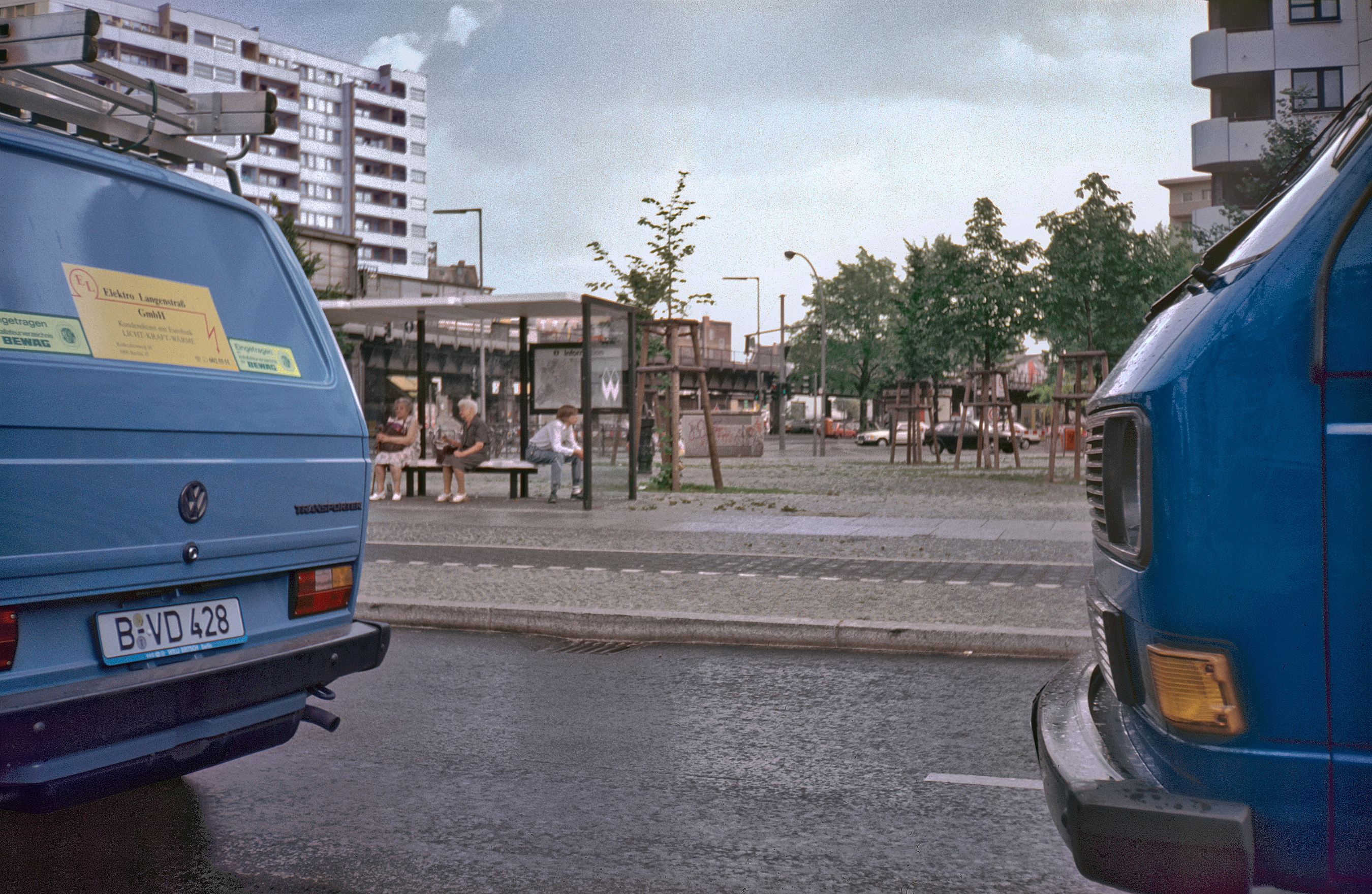 Kottbusser Strasse, Hochbahn, Bushaltestelle