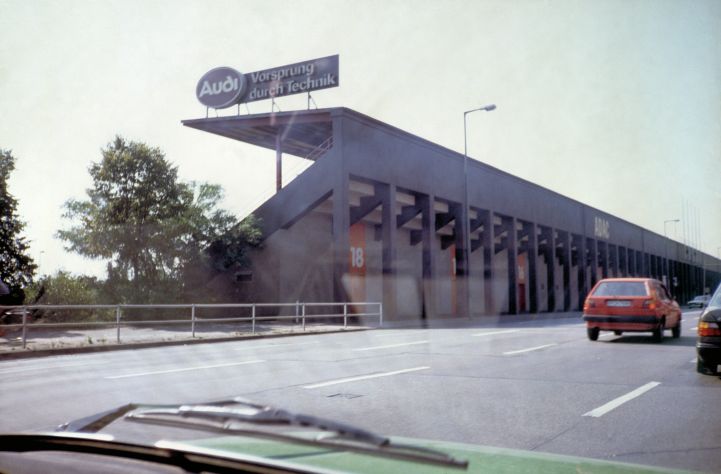 Messedamm, Avustribne