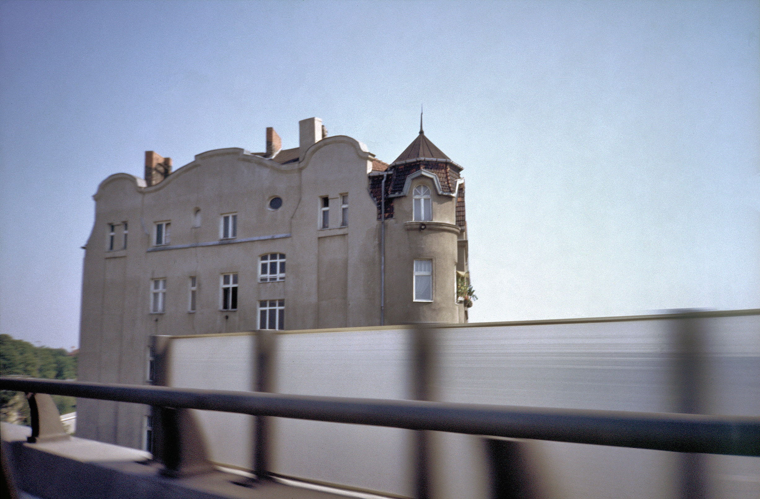 A102, Haus an der Gottlieb-Dunkel-Strasse