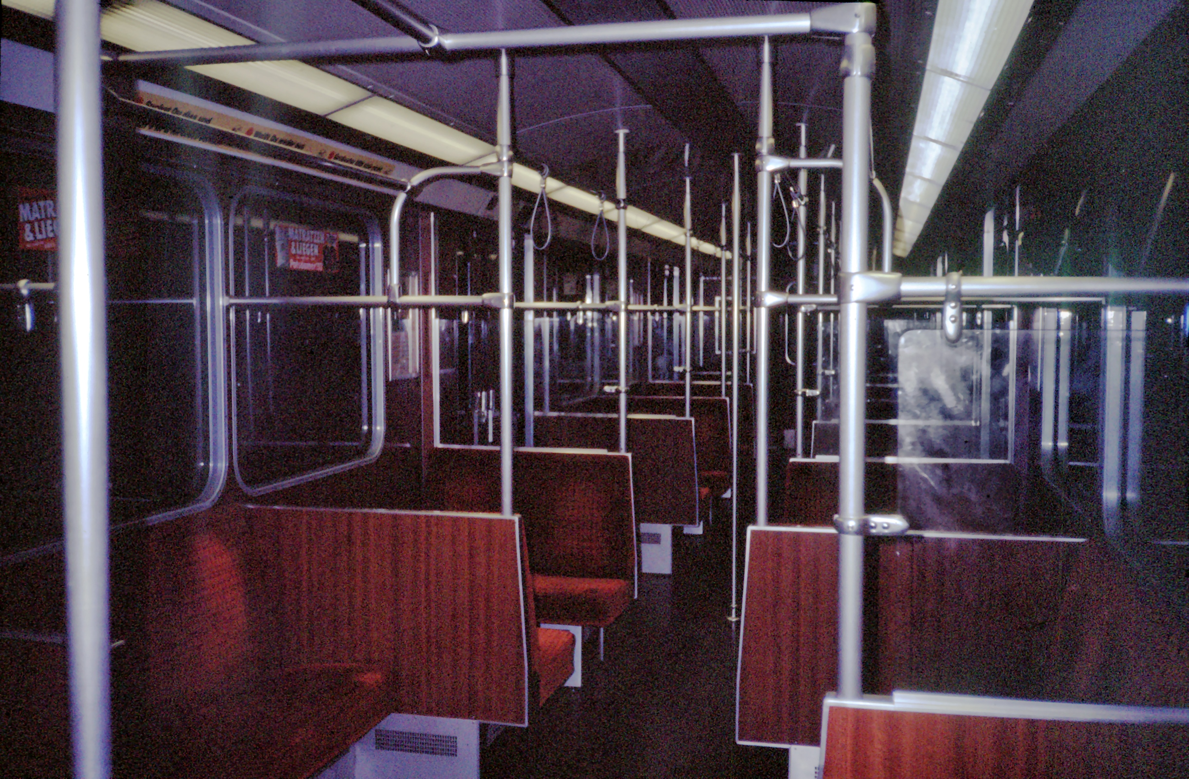 Im U-Bahnwagen der Linie 7 bei Rudow