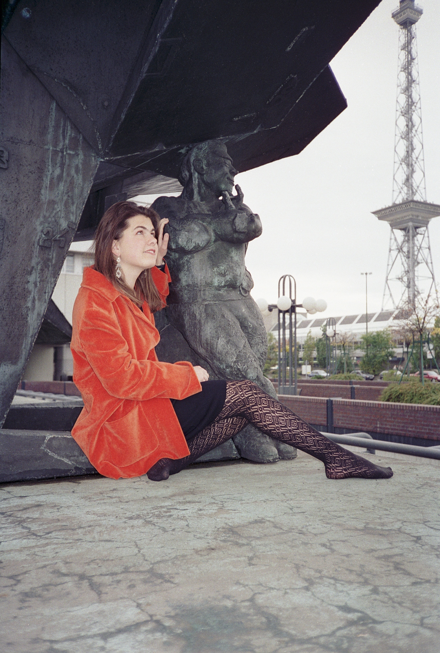 ICC-Messedamm--Skulptur-Alexander-vor-Ekbatana--Funkturm