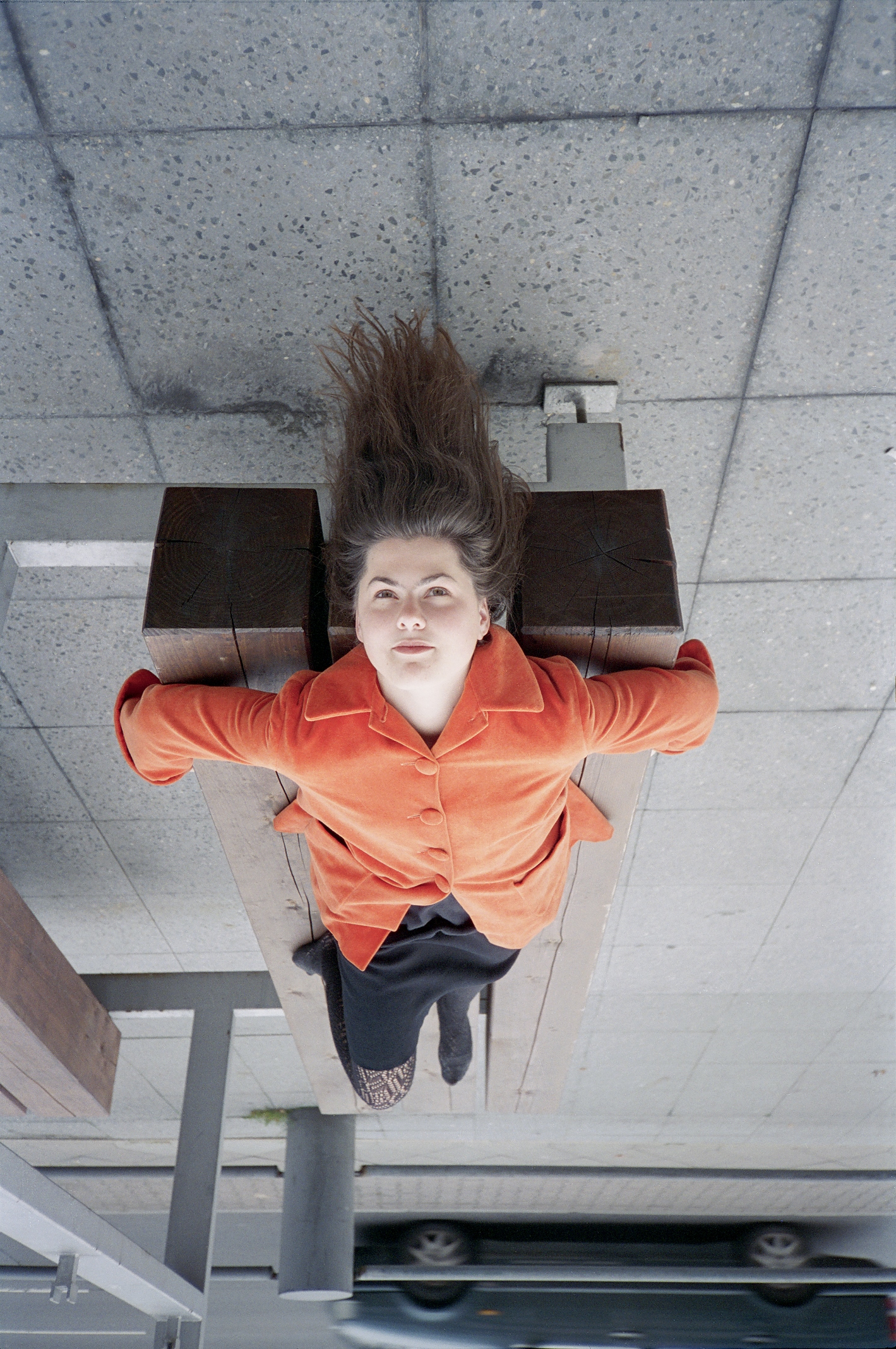 Auf-Bank-am-Messedamm-Ueberblendbild-ueberkopf