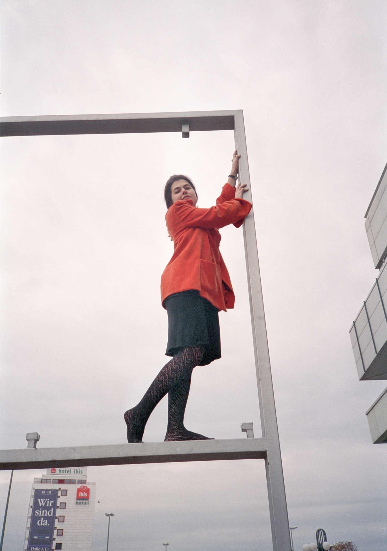 Im-Rahmen-stehend-am-Messedamm-Ueberblendbild-B