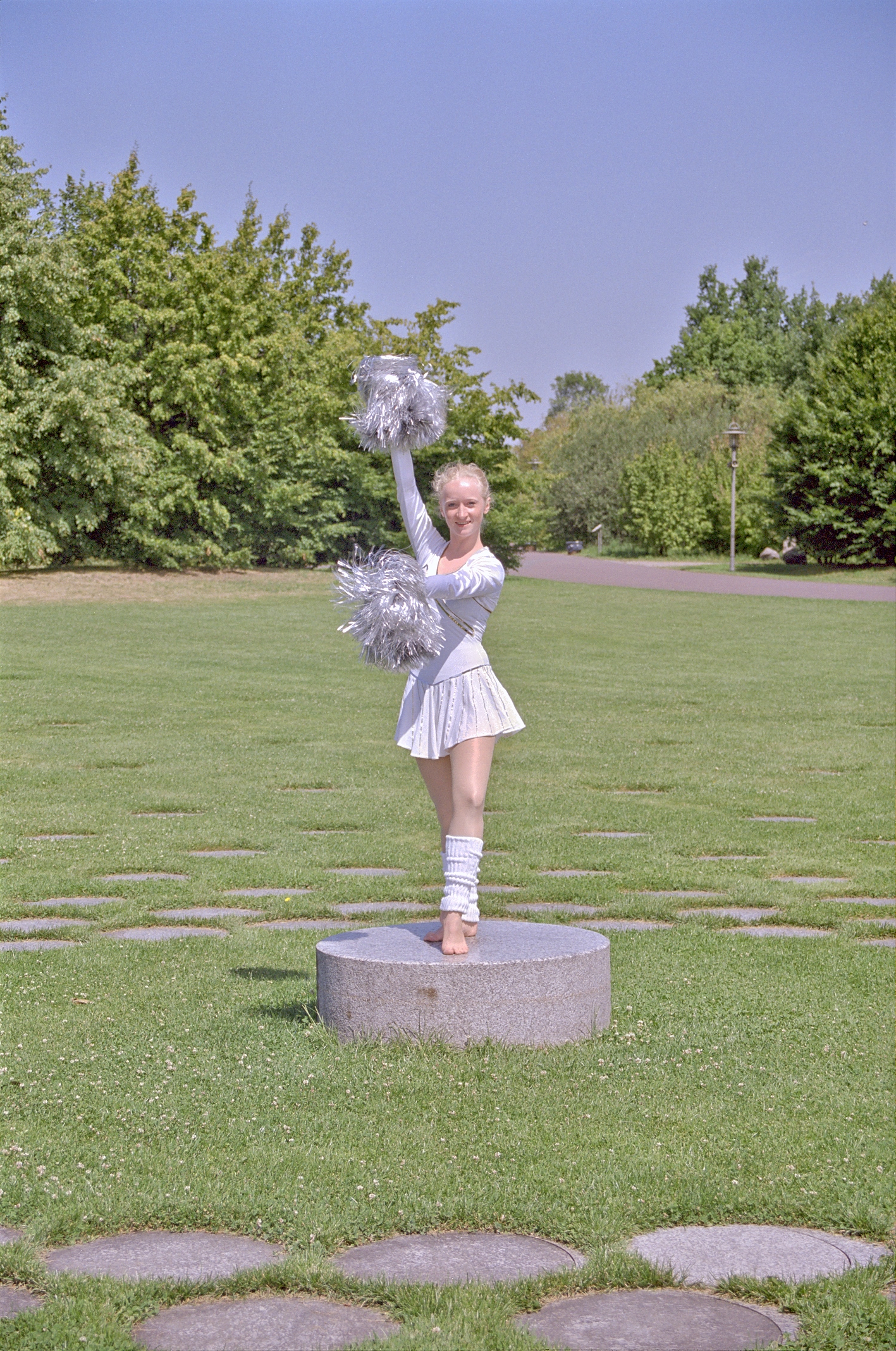 Britzer Garten, Skulptur Mondjahr