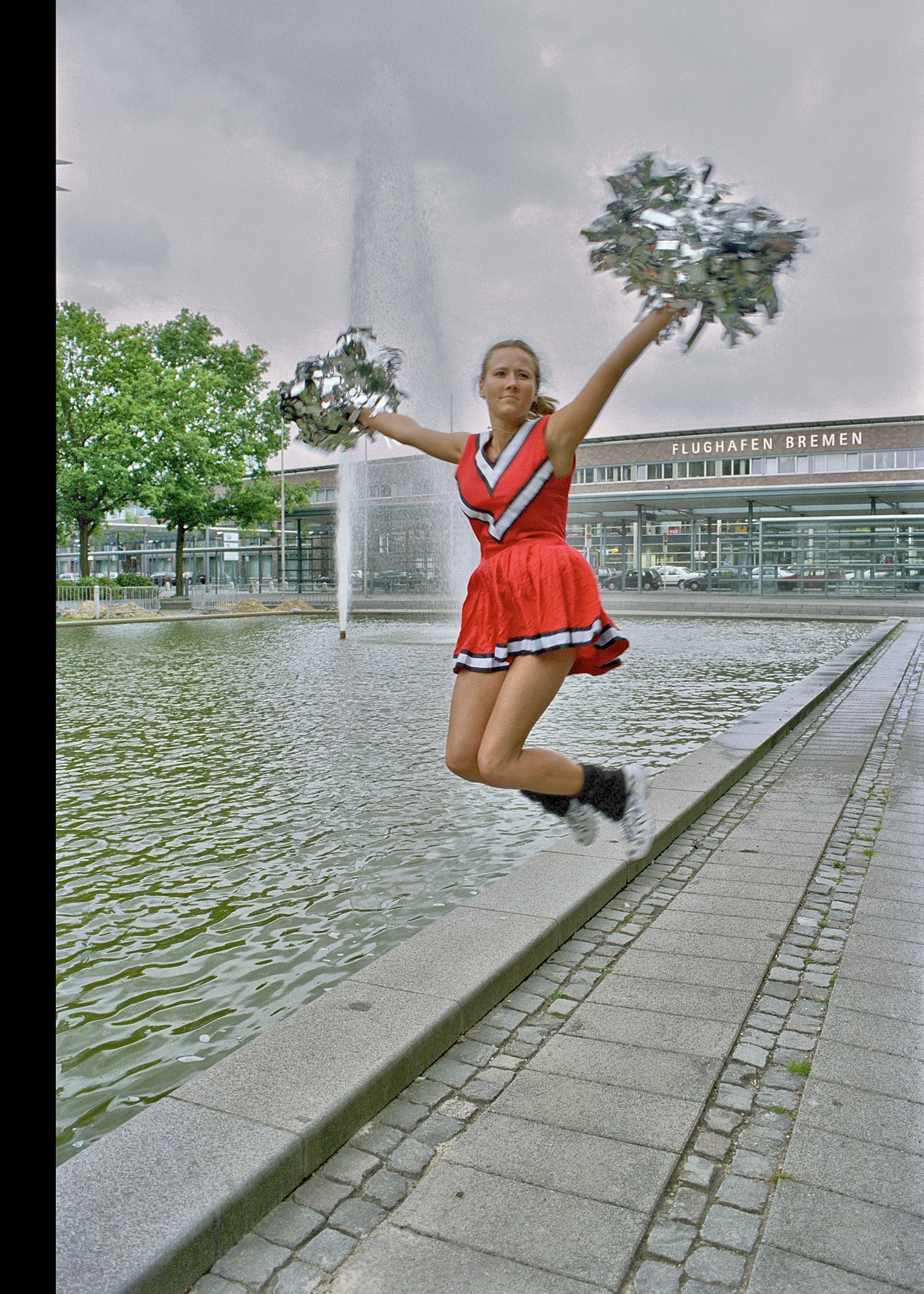 Flughafen Bremen, Flughafenpark, Springbrunnen im Wasserbassin
