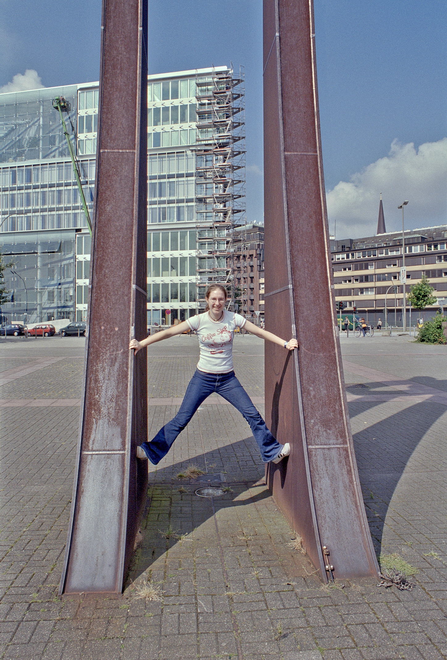 Skulptur auf dem Vorplatz vor den Deichtorhallen