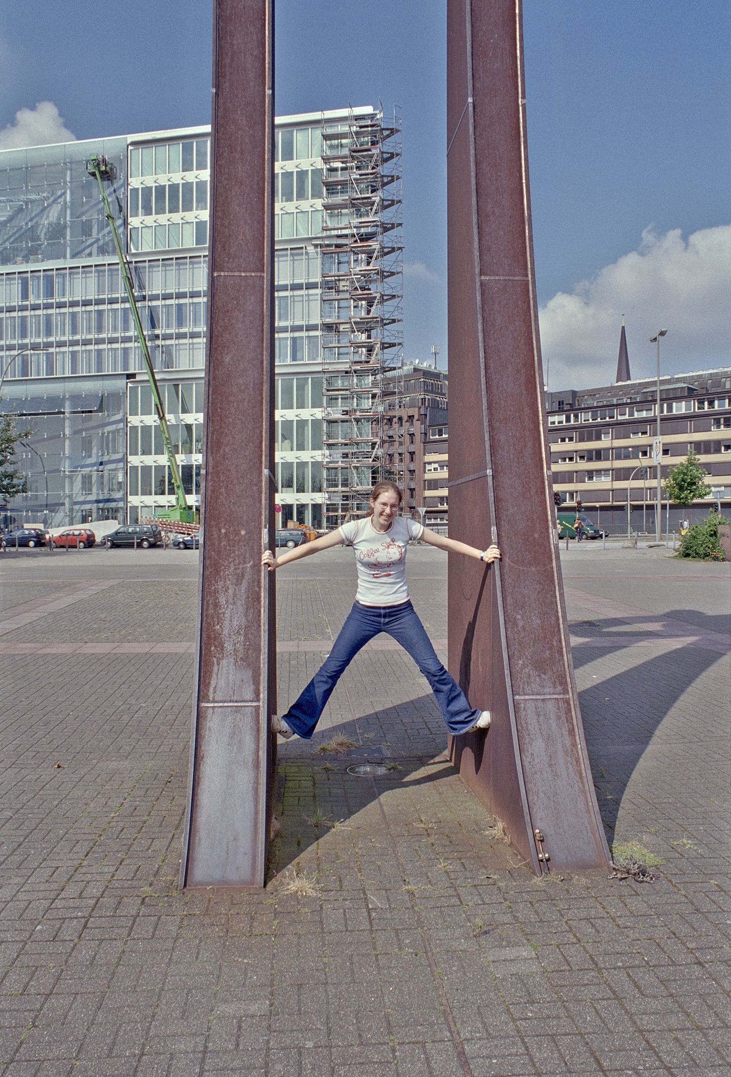 Skulptur auf dem Vorplatz vor den Deichtorhallen