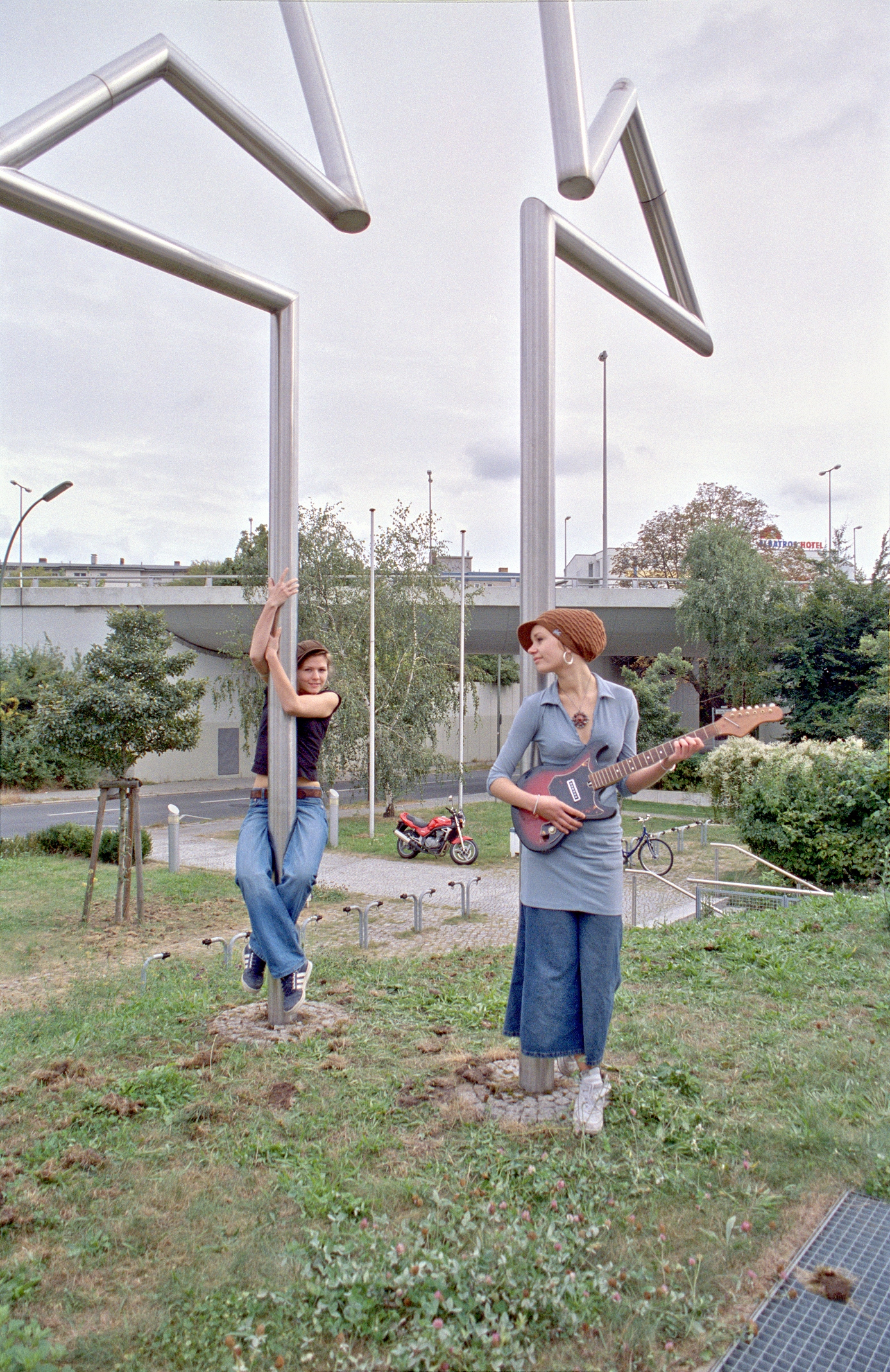 Gretel-Bergmann-Sporthalle, Rudolstdter Strasse, beim Hohen Bogen