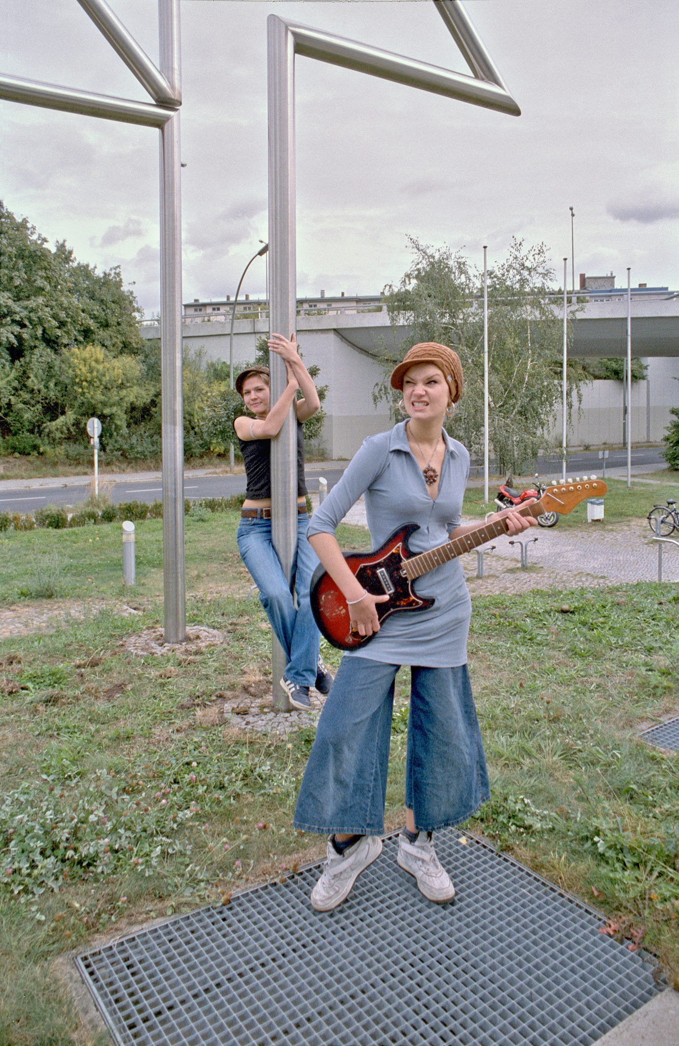 Gretel-Bergmann-Sporthalle, Rudolstädter Strasse, beim Hohen Bogen