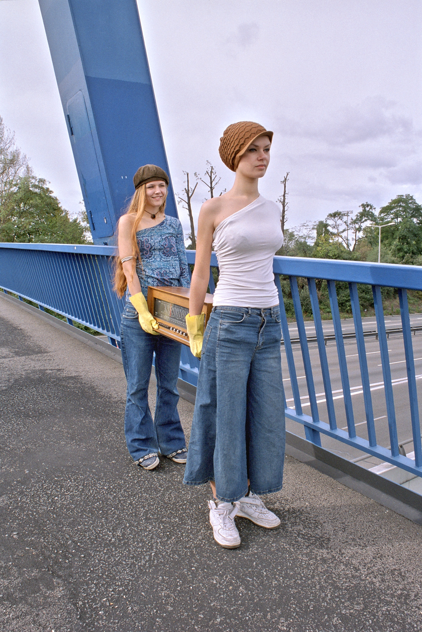 Hoher Bogen, A100, 60er-Jahre-Radio, vom Sturm abgebrochene Baeume