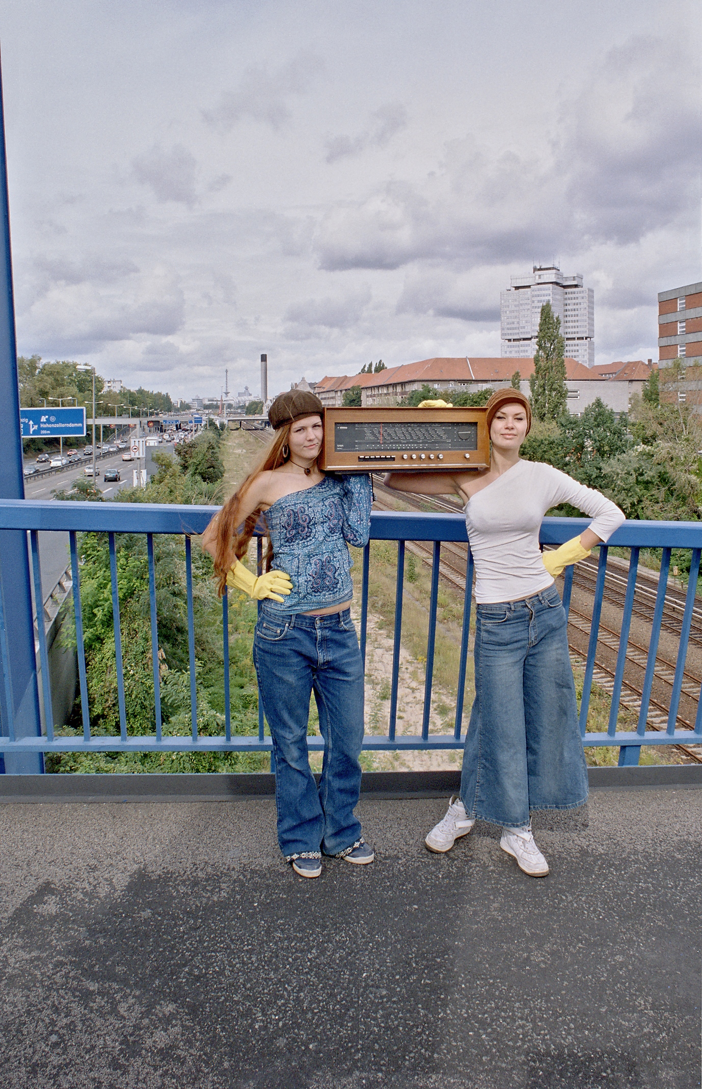 Fussgngerbrcke 'Hoher Bogen', A100, 60er-Jahre-Radio