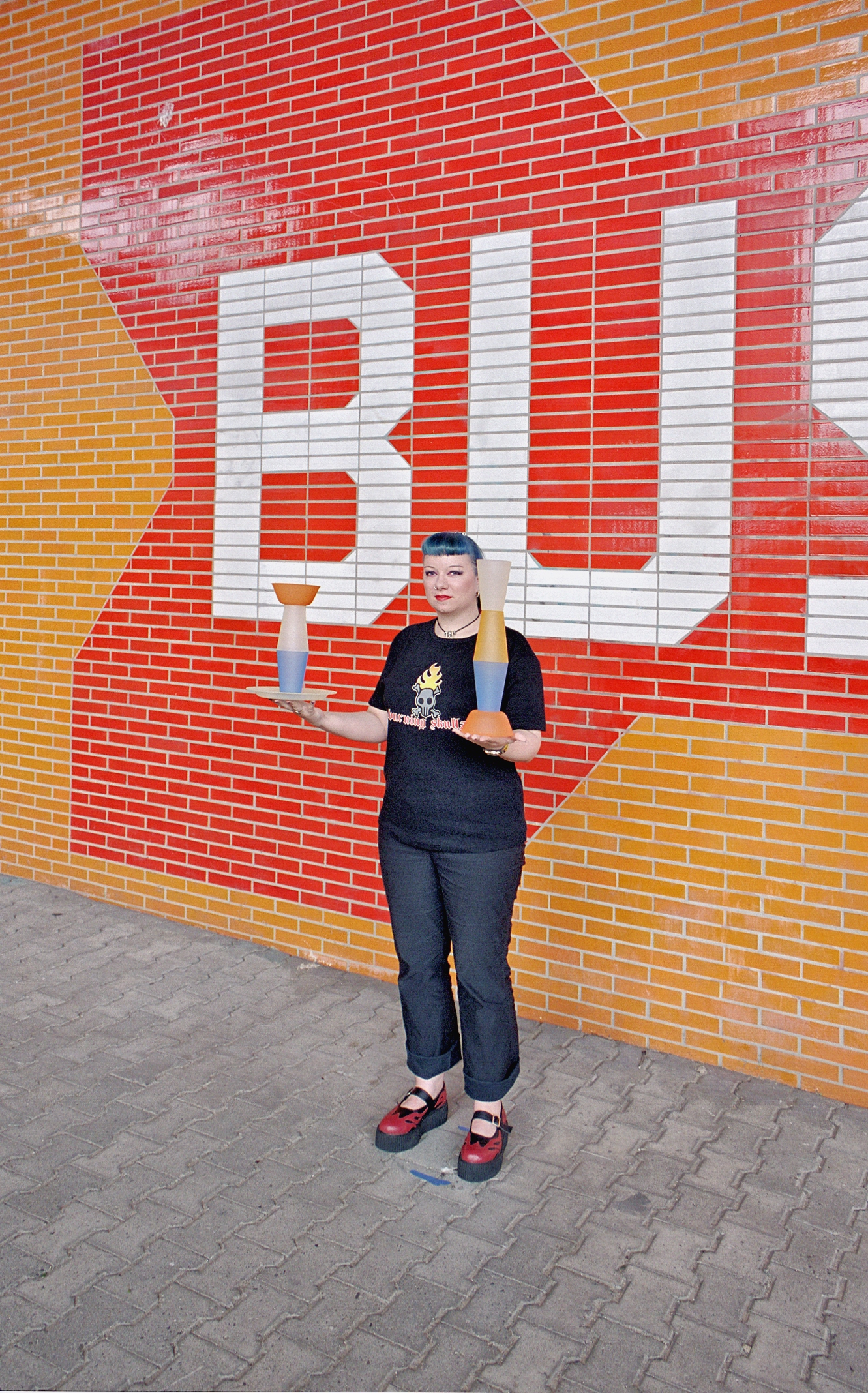 Jakob-Kaiser-Platz, Bus-Umsteigeanlage, Geschirr