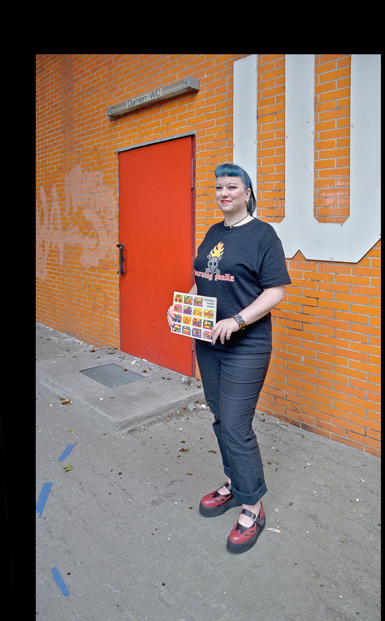 Jakob-Kaiser-Platz, WC innerhalb der Bus-Umsteige- und Treppenanlage