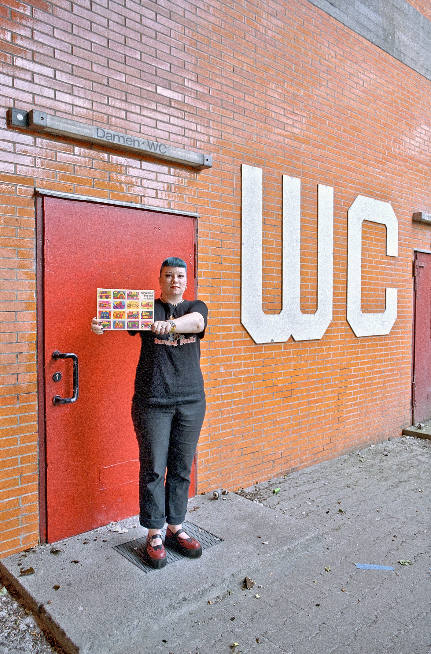 Jakob-Kaiser-Platz, WC innerhalb der Bus-Umsteige- und Treppenanlage