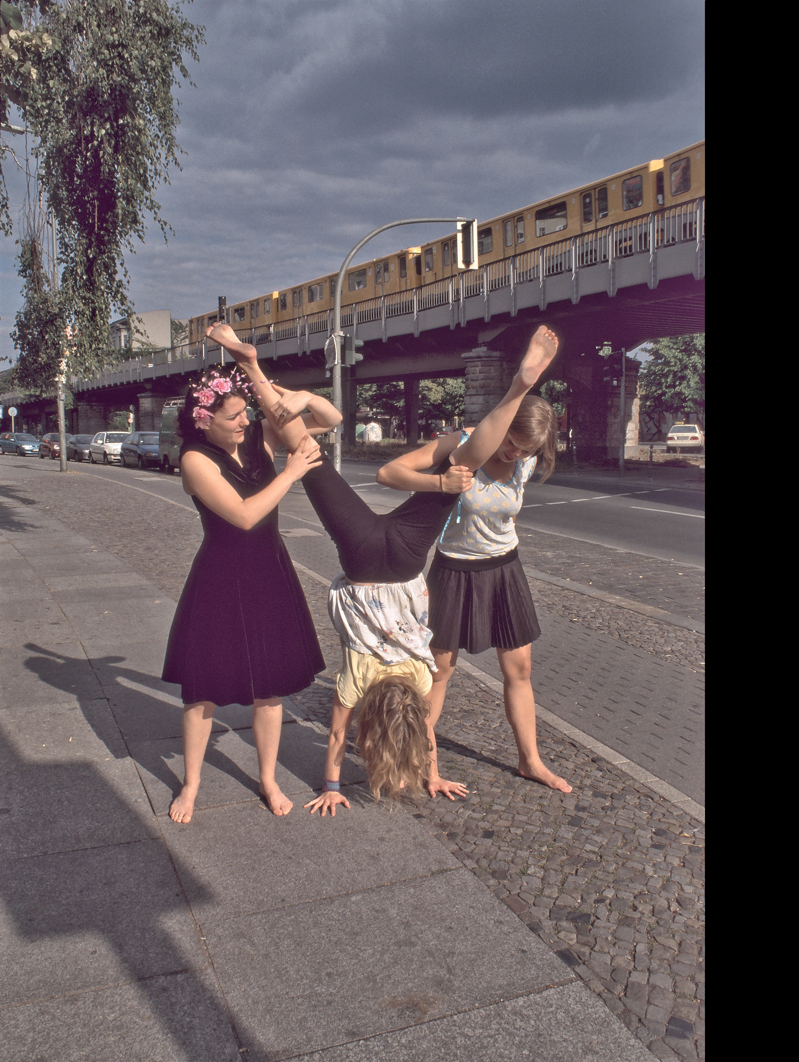 Skalitzer-Strasse-Lausitzer-Platz--Handstand-Hochbahn--Ueberblendbild-A