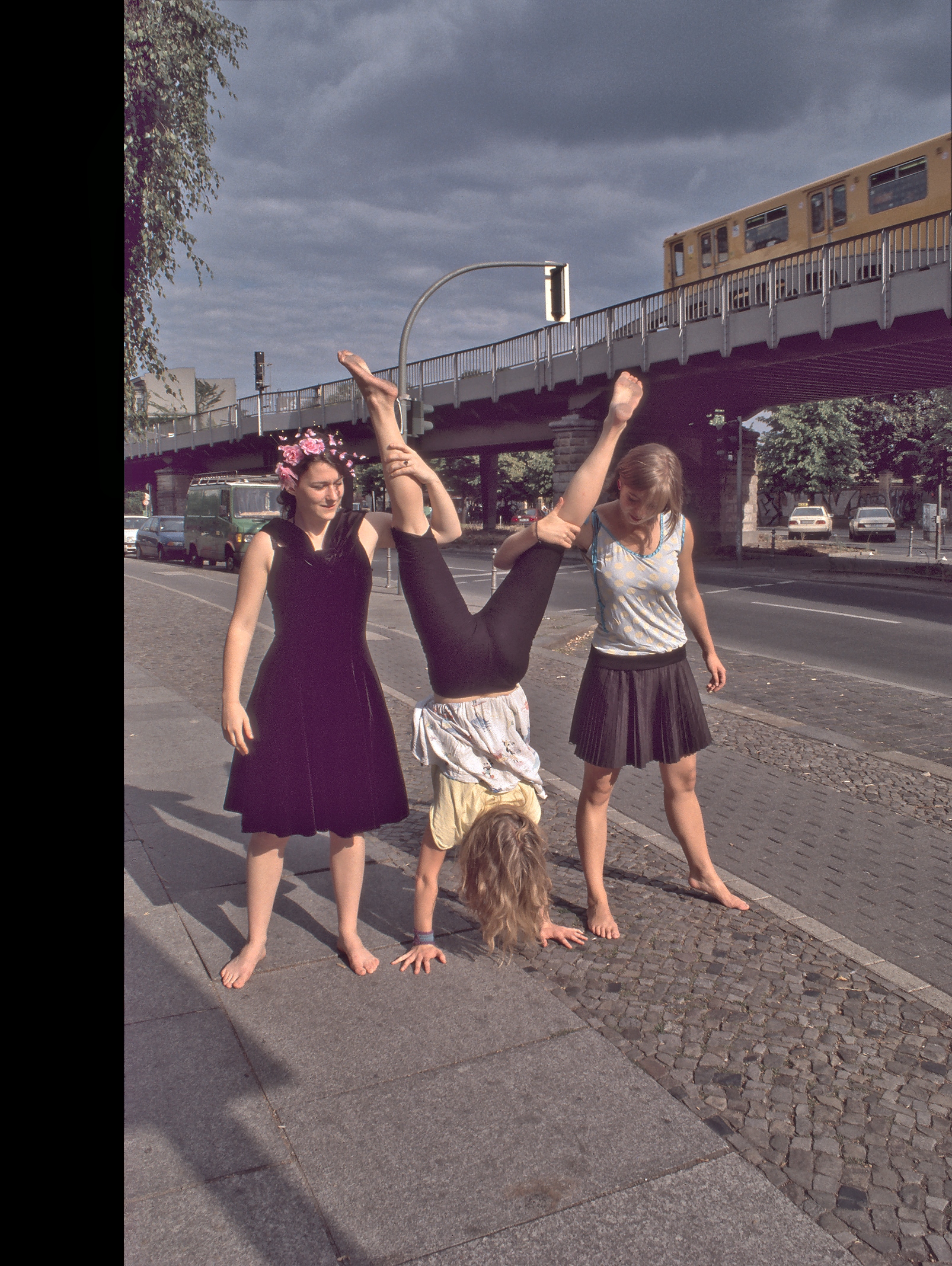 Skalitzer-Strasse-Lausitzer-Platz--Handstand-Hochbahn--2x-Ueberblende