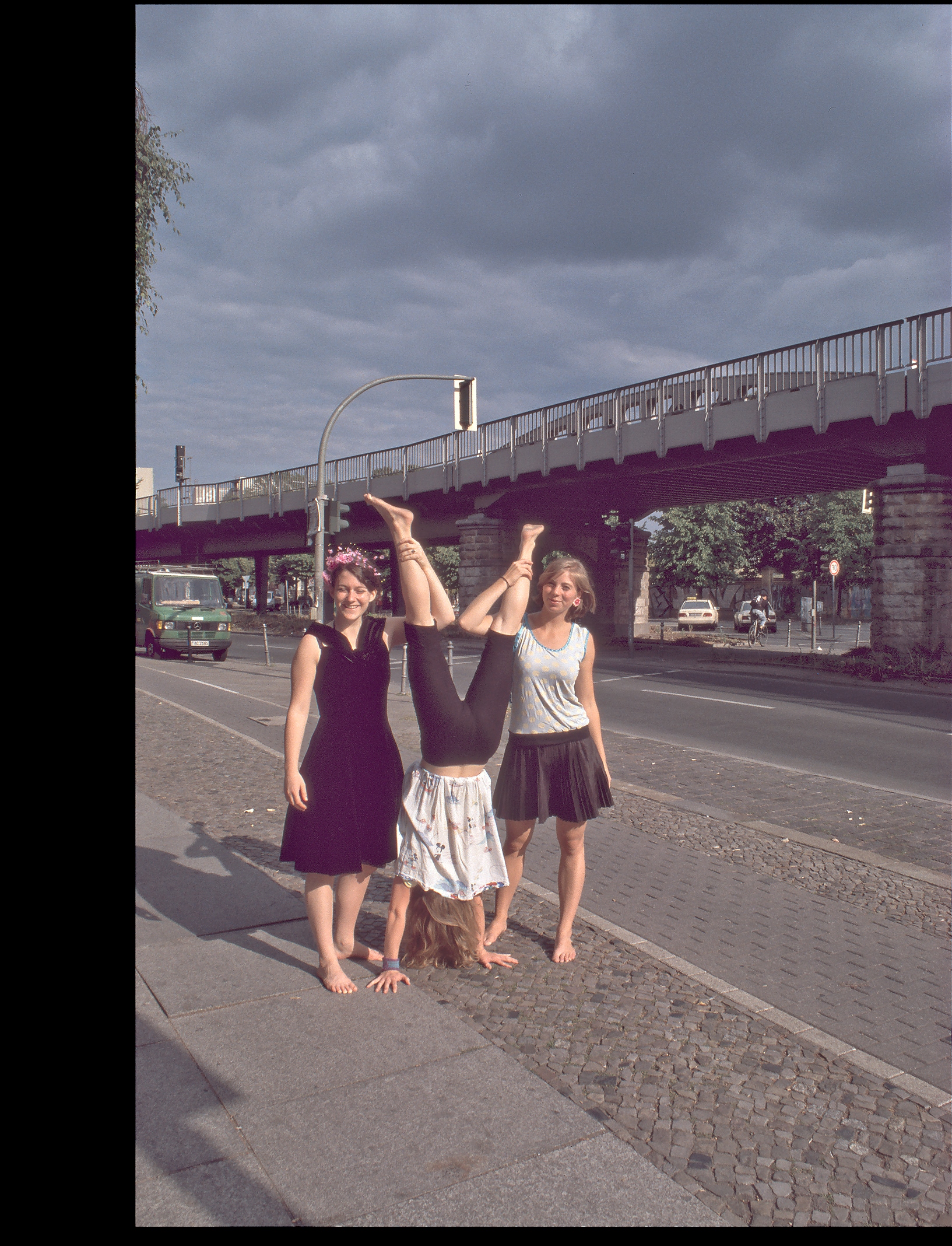 Goerlitzer-Bahnhof--Skalitzer-Strasse--Handstand-am-Lausitzer-Platz--Bild-B