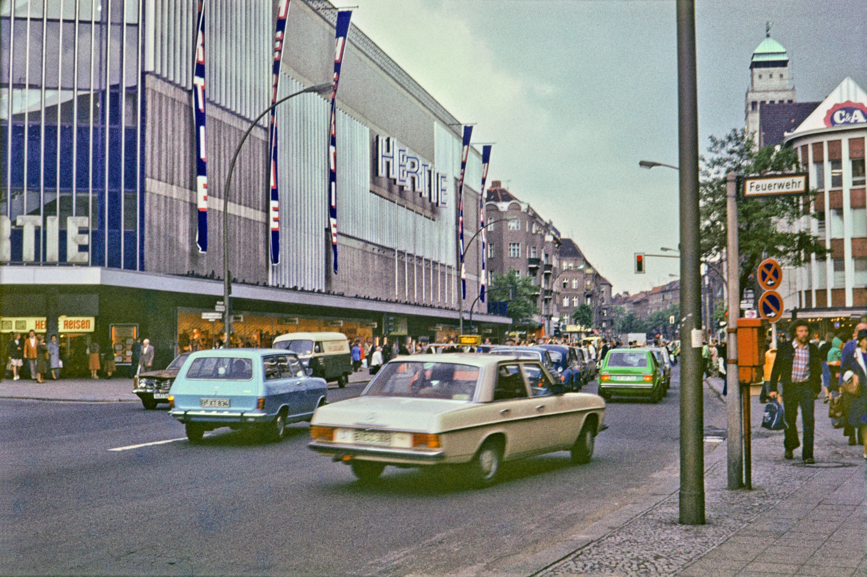  Kaufhaus Hertie in der Karl-Marx-Str, 70er-Jahre