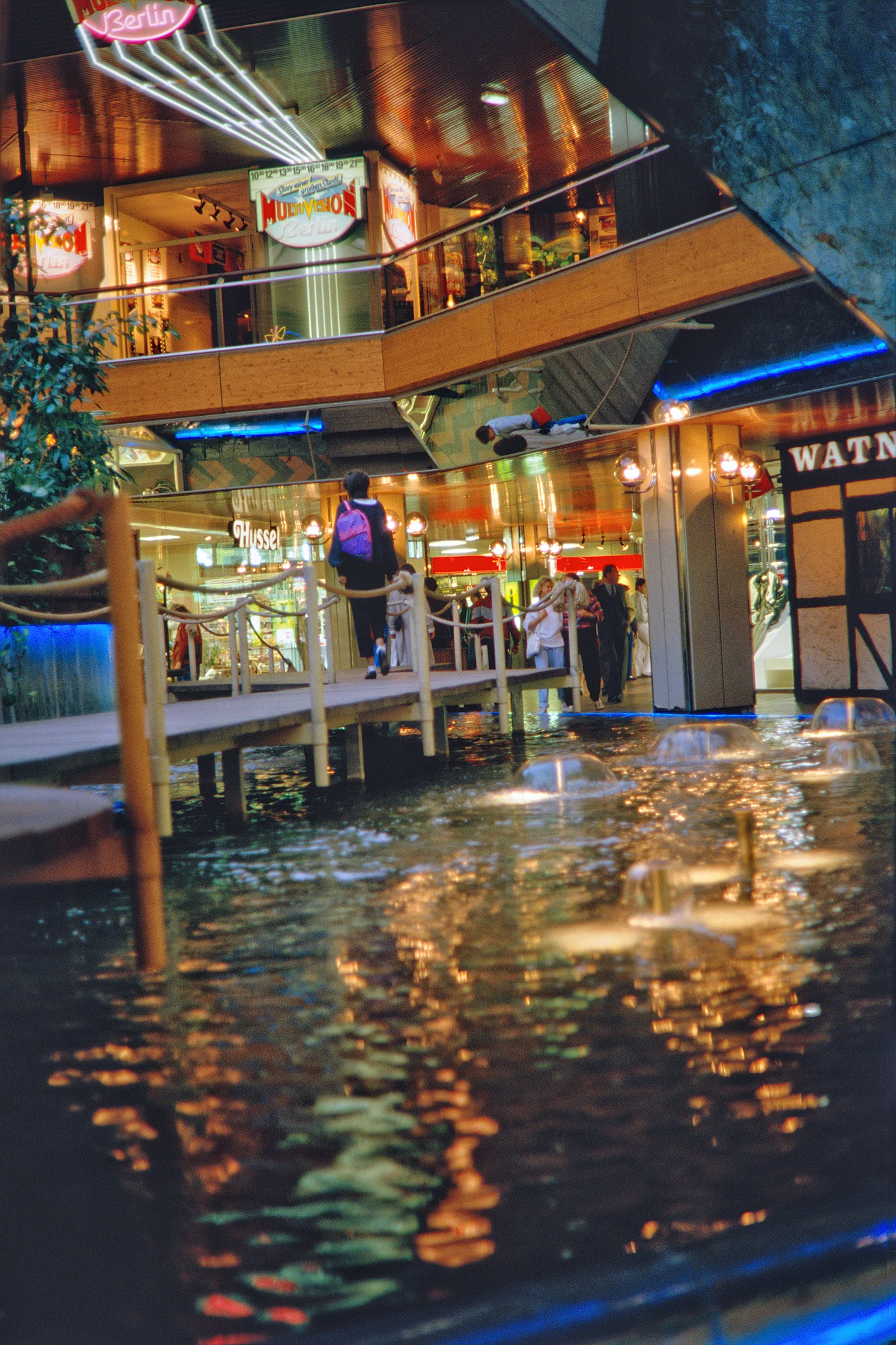 Berlin, Passage beim Springbrunnen im Europacenter