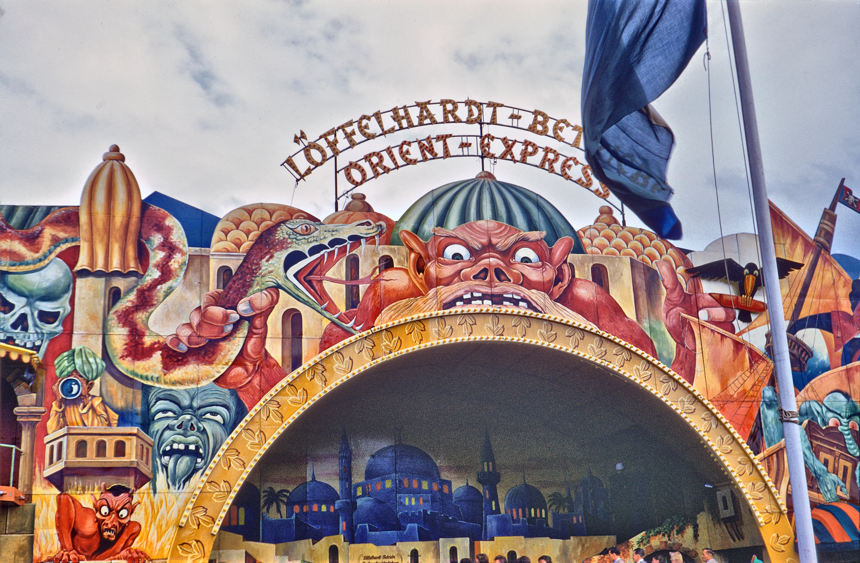 Deutschland, Oktoberfest, Geisterbahn Orient-Express