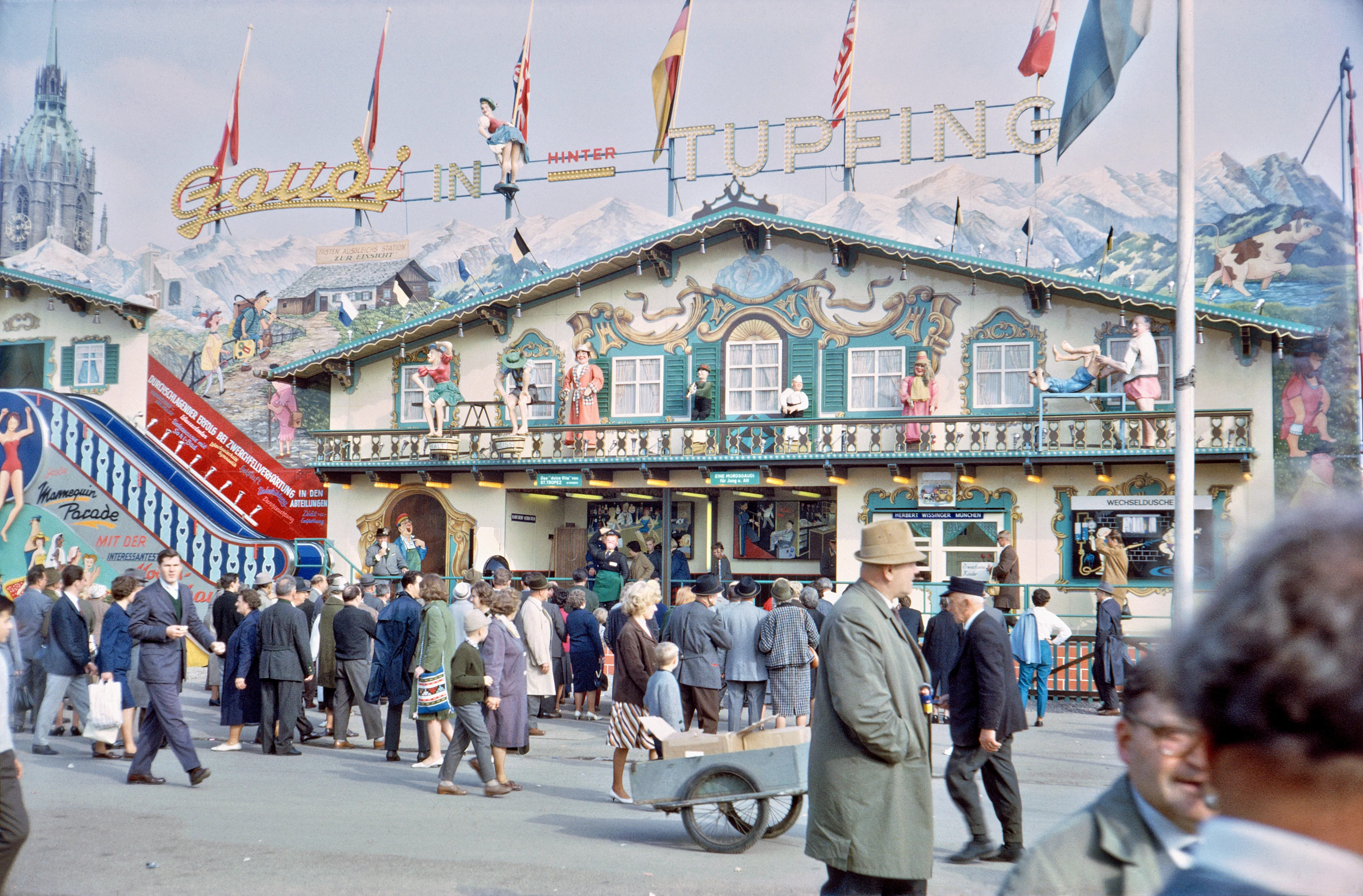 Deutschland, Oktoberfest, Gaudi in Hintertupfingen