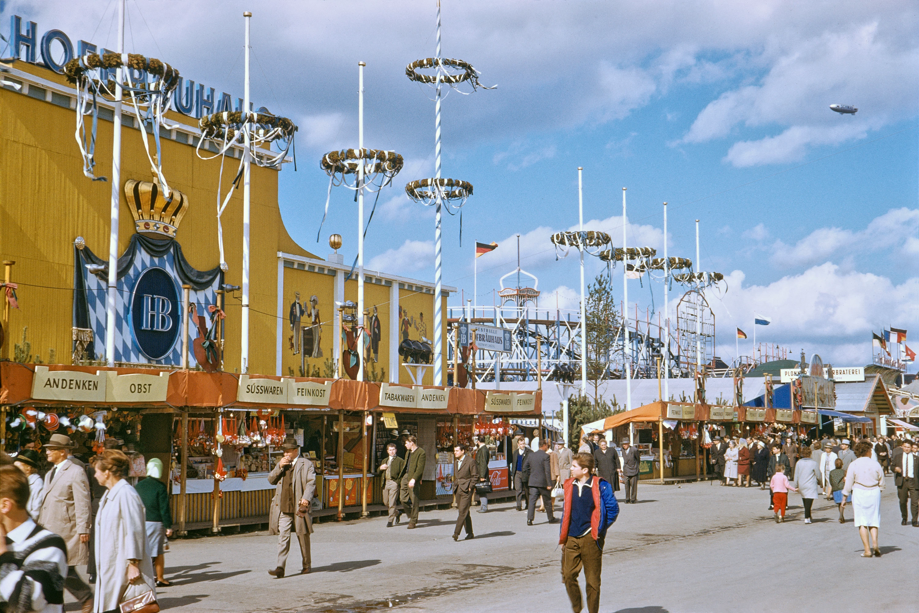 Deutschland, Oktoberfest, Hofbraeuhaus, Schwab-Luftschiff