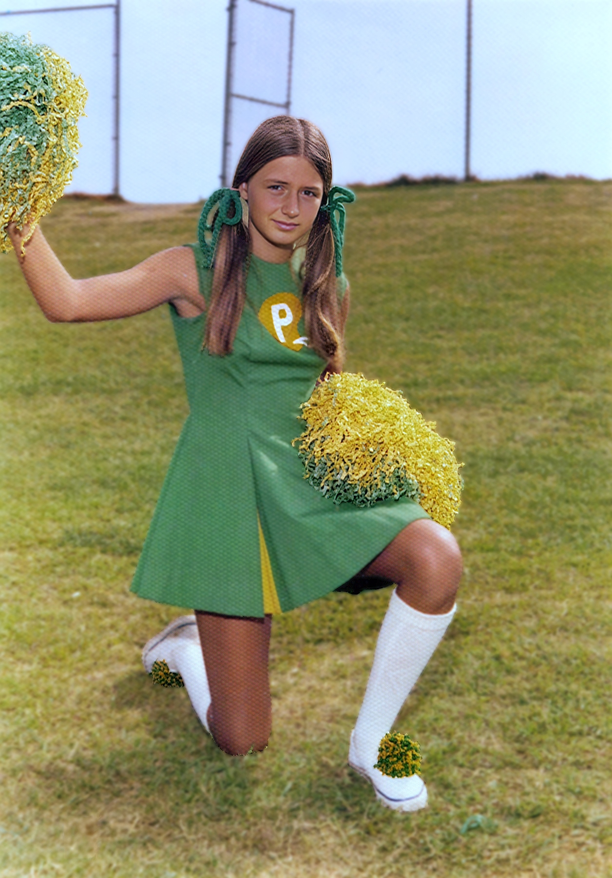 Cheerleader - 70s in green-yellow