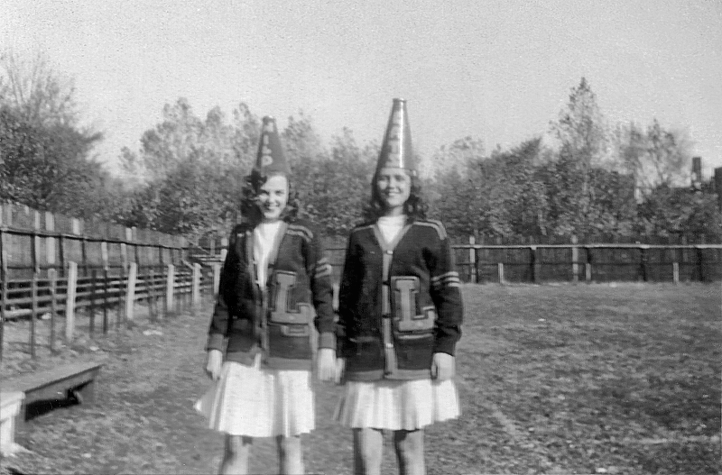 Cheerleader - Wildcats - Megaphon als Hut