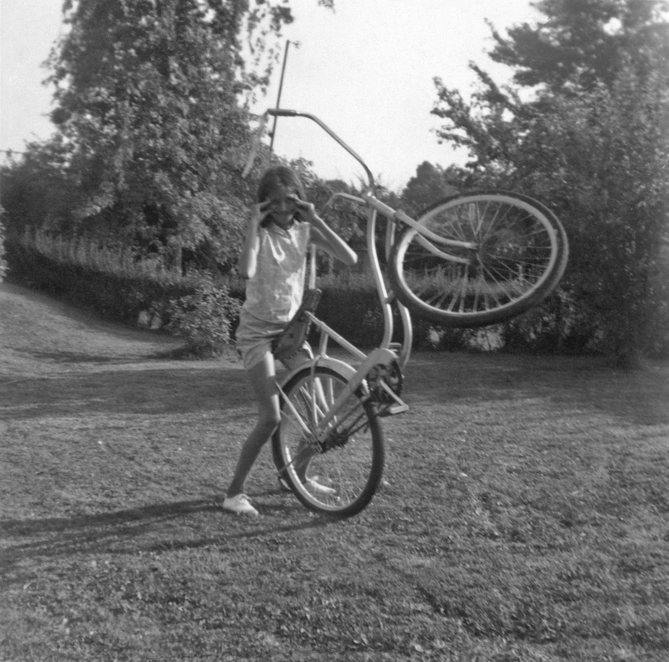 Chopper zwischen Beinen aufgebockt