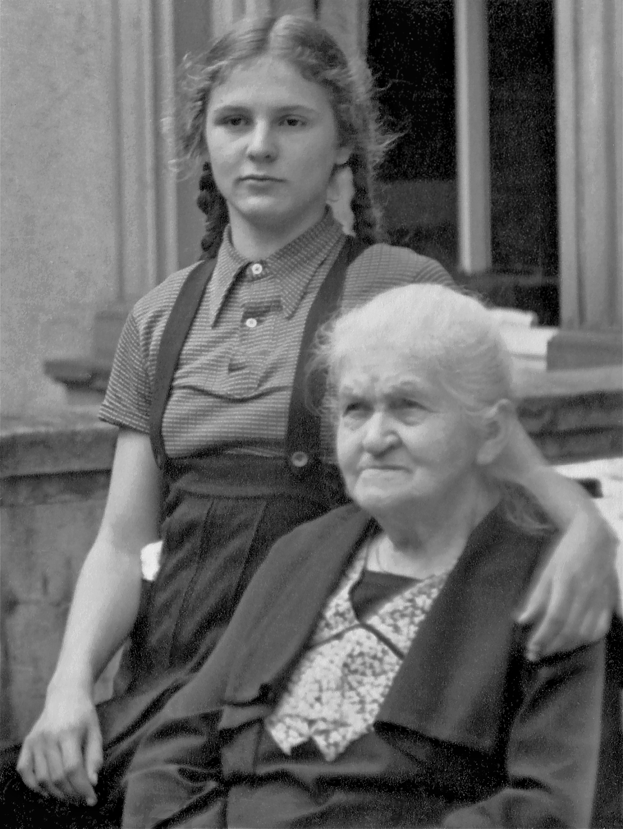 Mit Oma auf der Terrasse