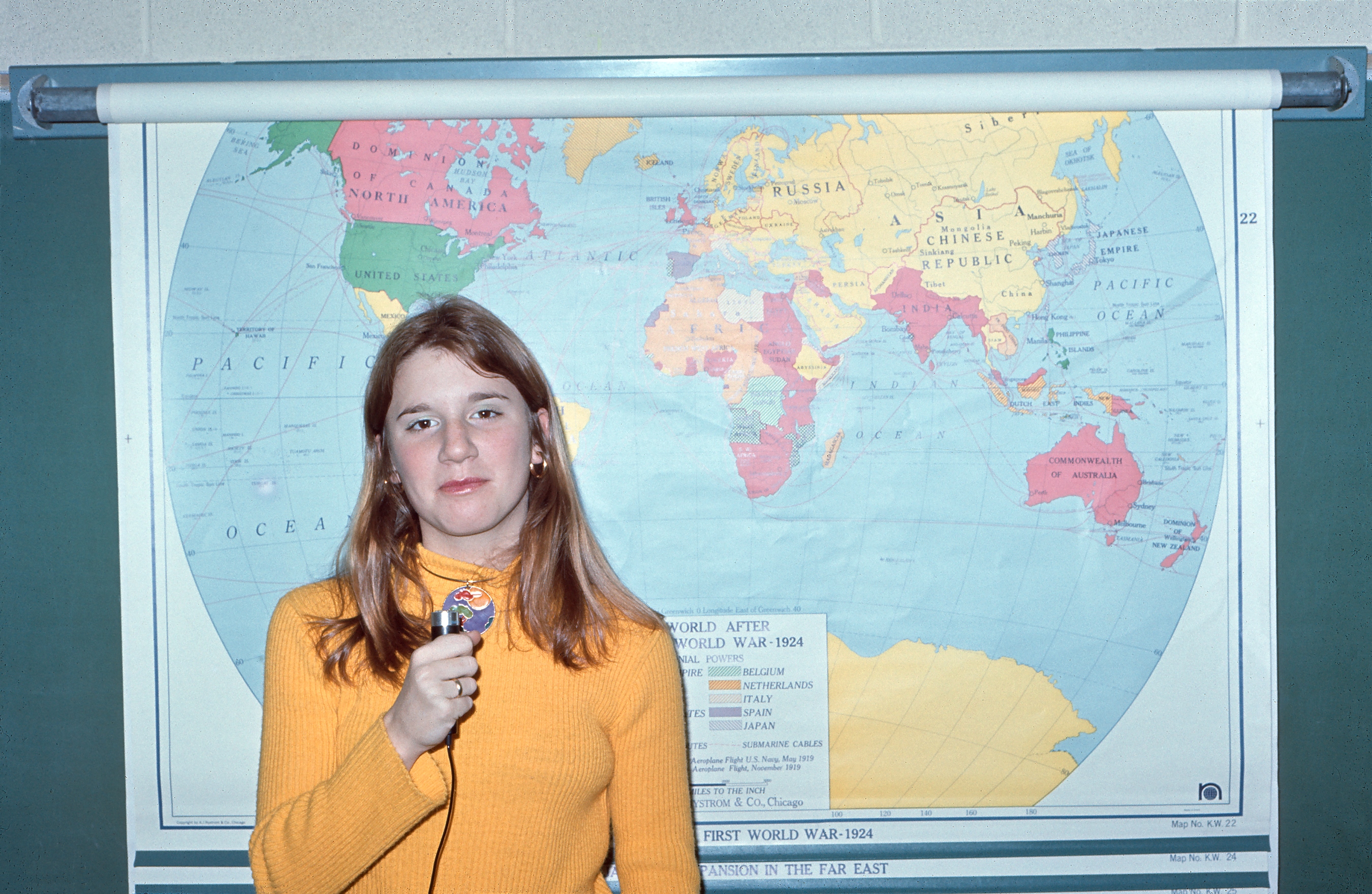 Ansage vor Weltkarte